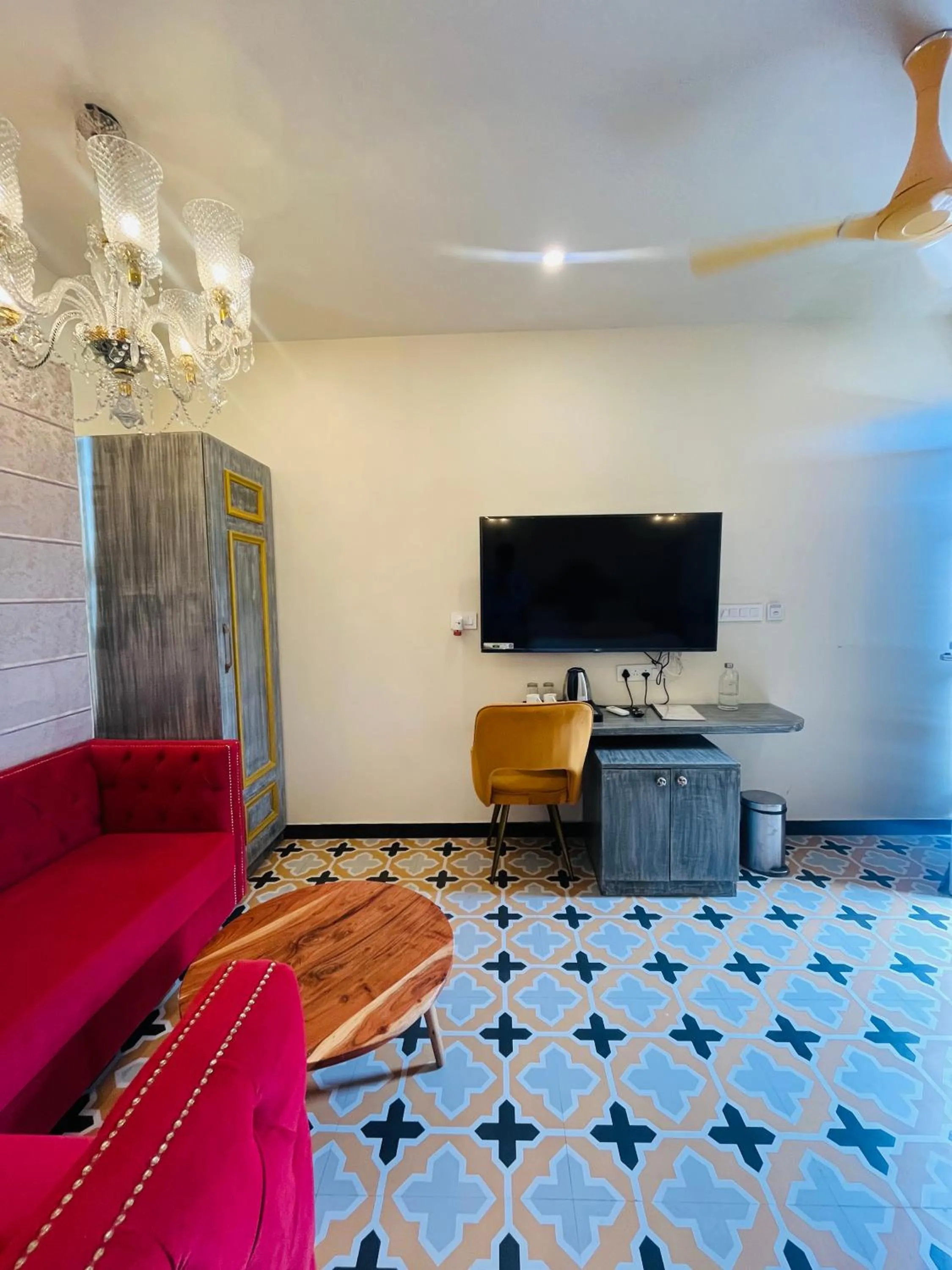 Communal lounge/ TV room in Stay Banaras - A Boutique Hotel