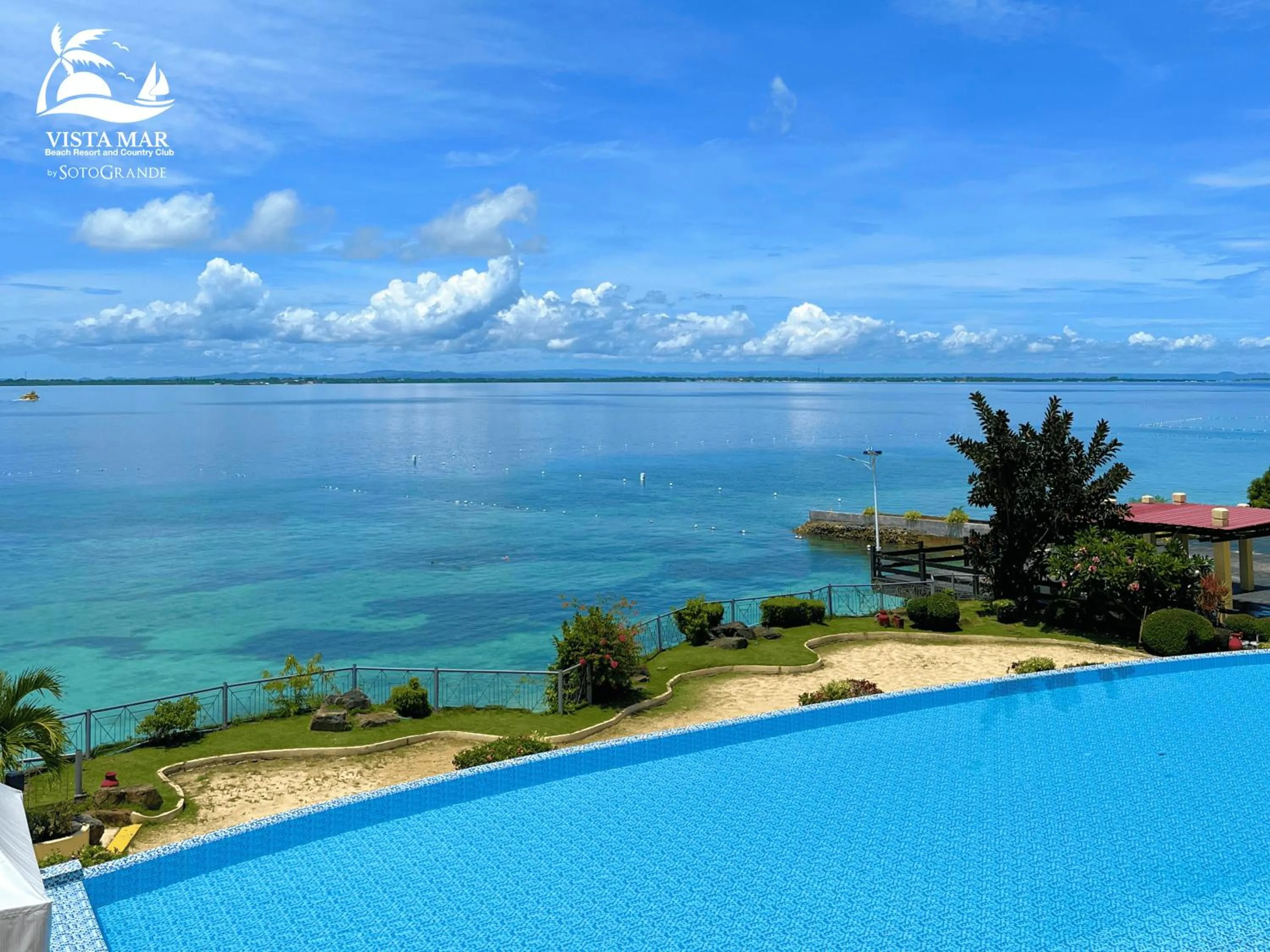 Swimming pool in Vista Mar Beach Resort & Country Club