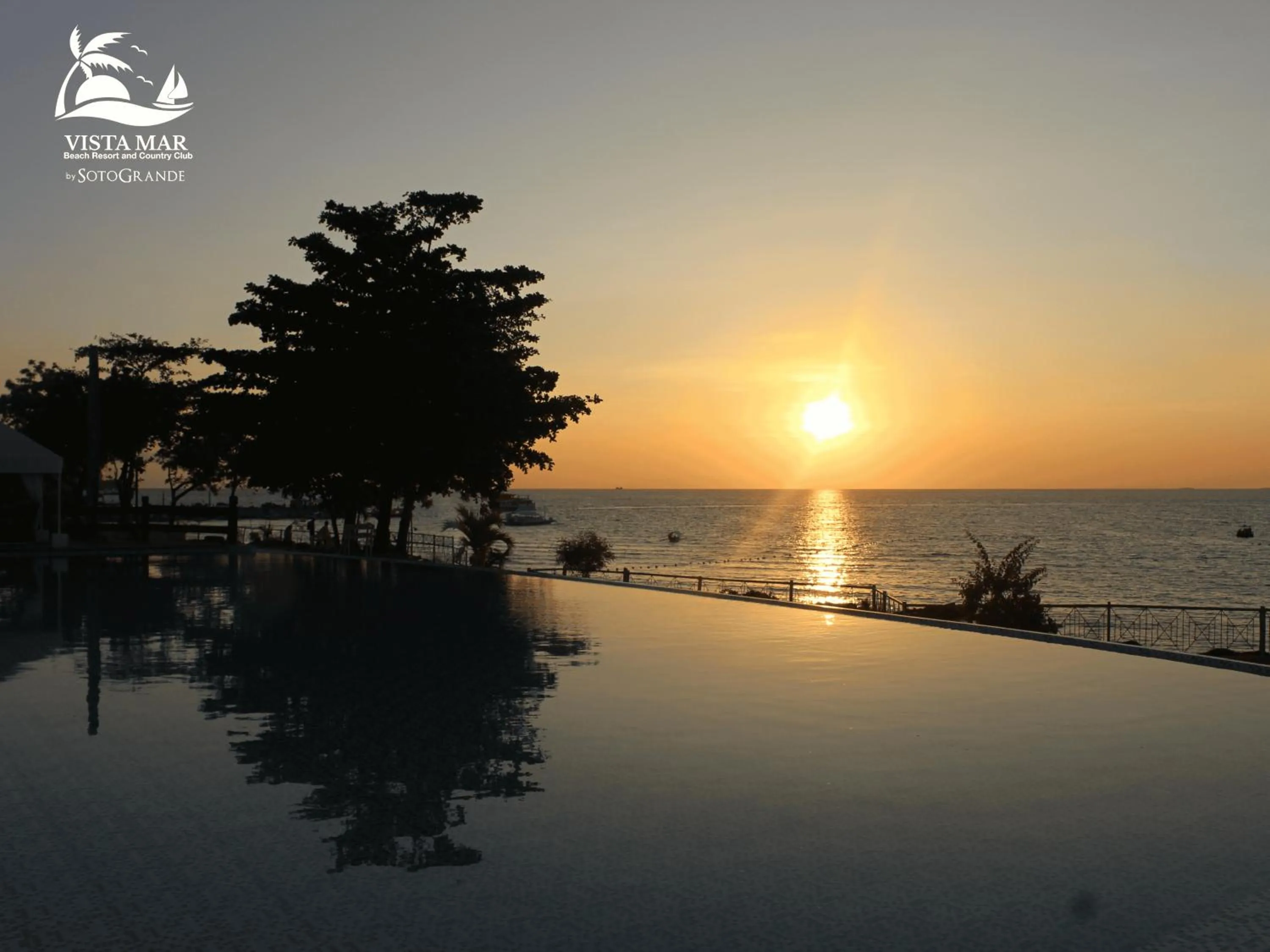 Swimming pool in Vista Mar Beach Resort & Country Club