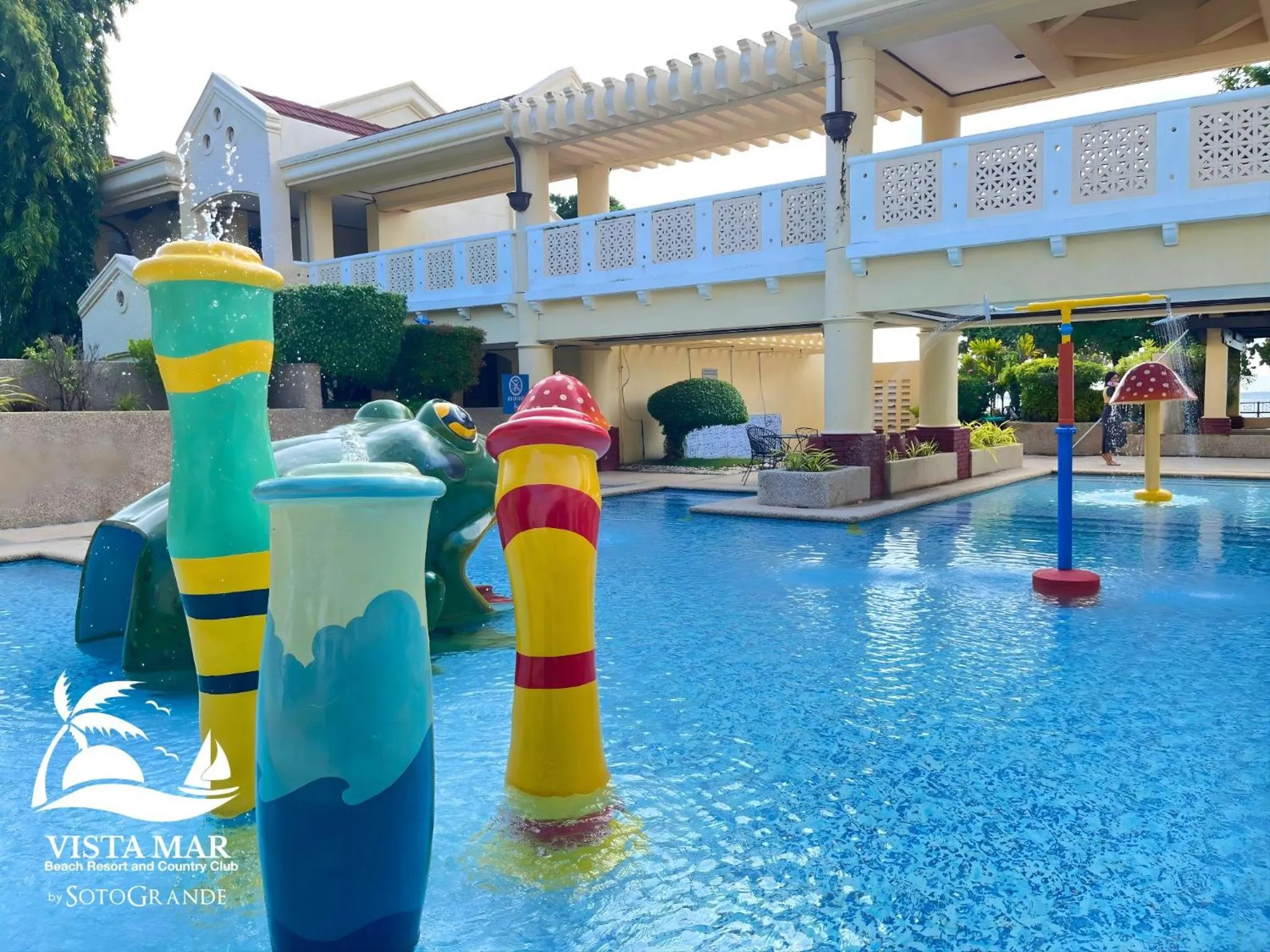 Swimming pool in Vista Mar Beach Resort & Country Club