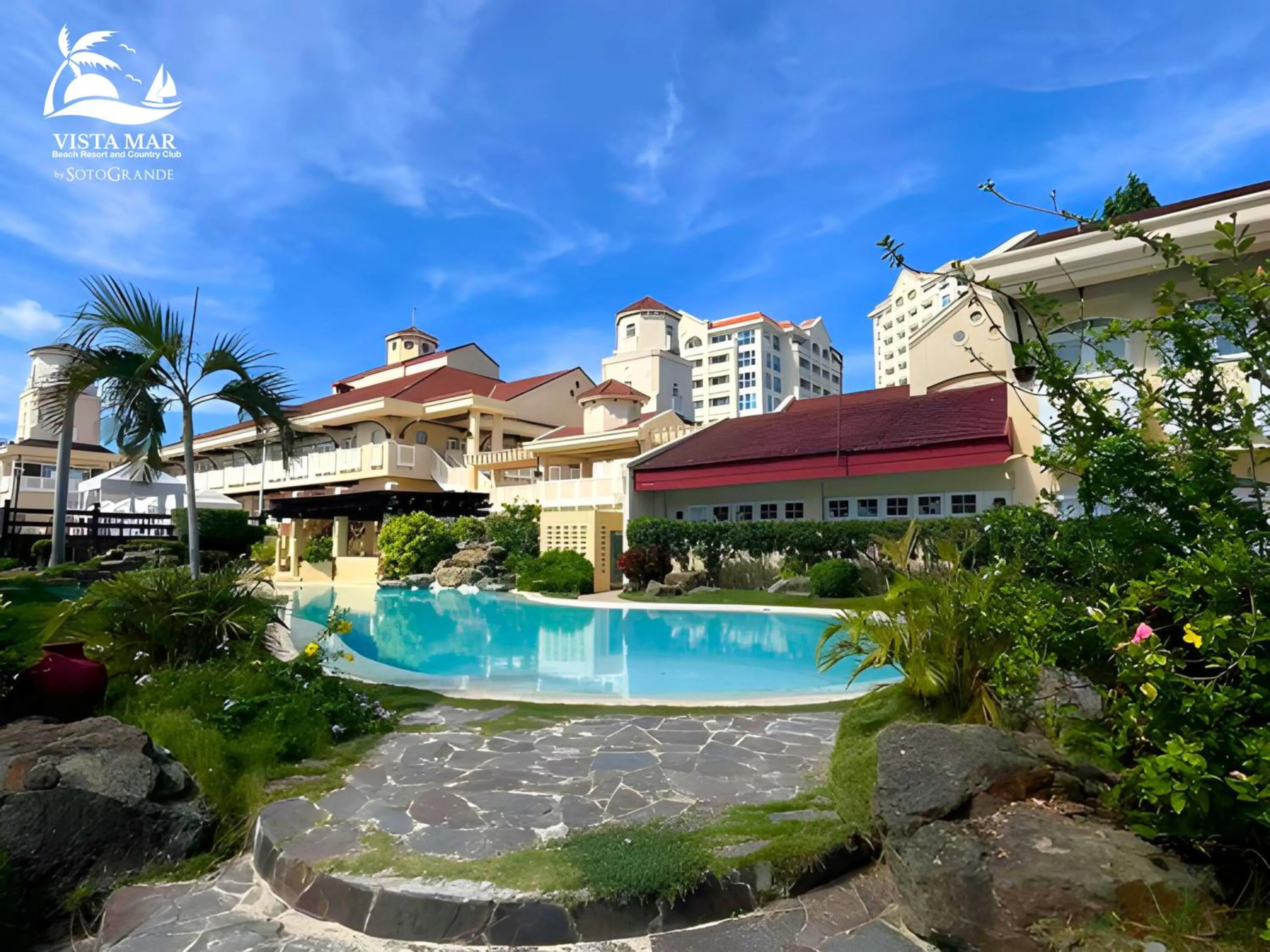 Swimming pool in Vista Mar Beach Resort & Country Club