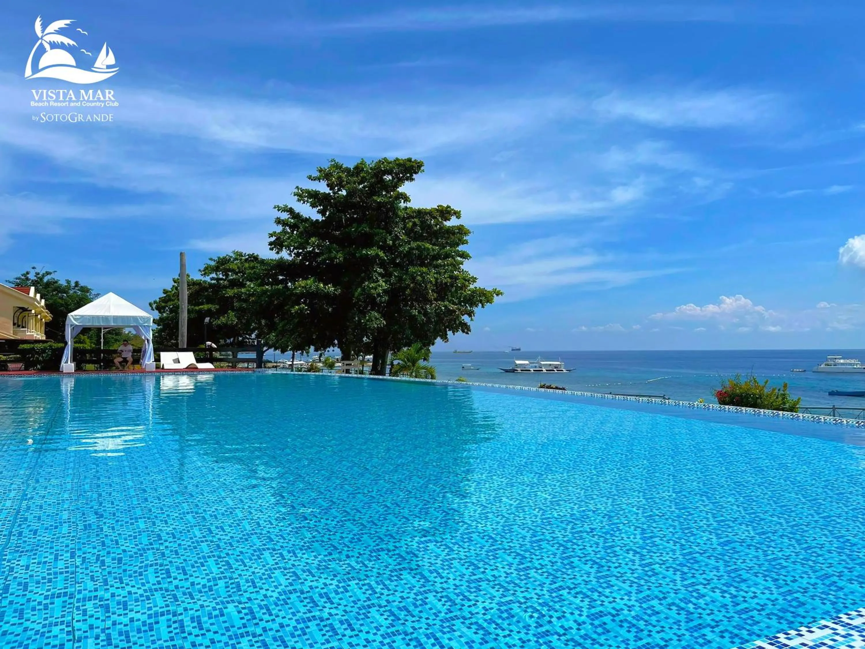 Swimming pool in Vista Mar Beach Resort & Country Club