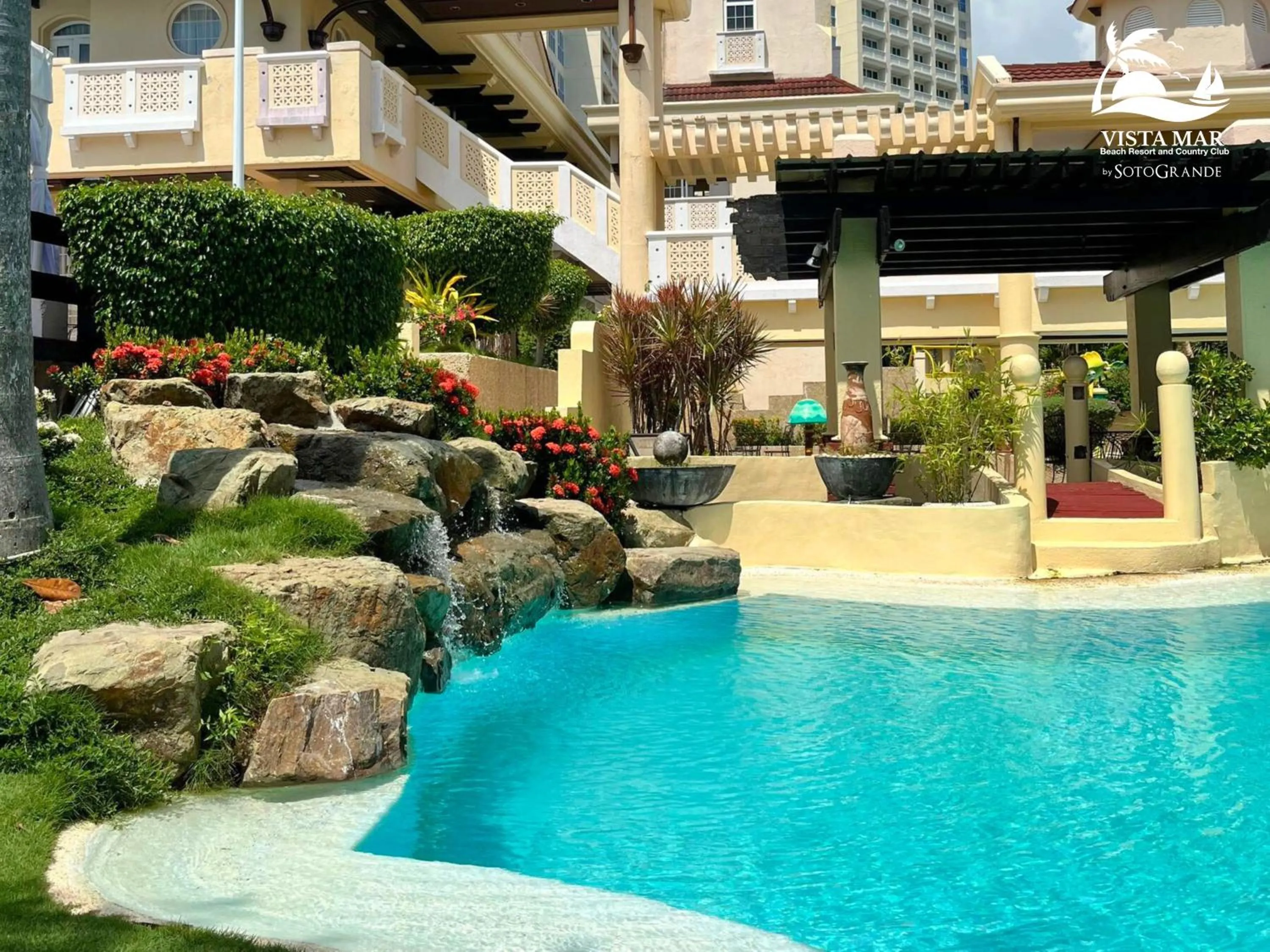 Swimming pool in Vista Mar Beach Resort & Country Club