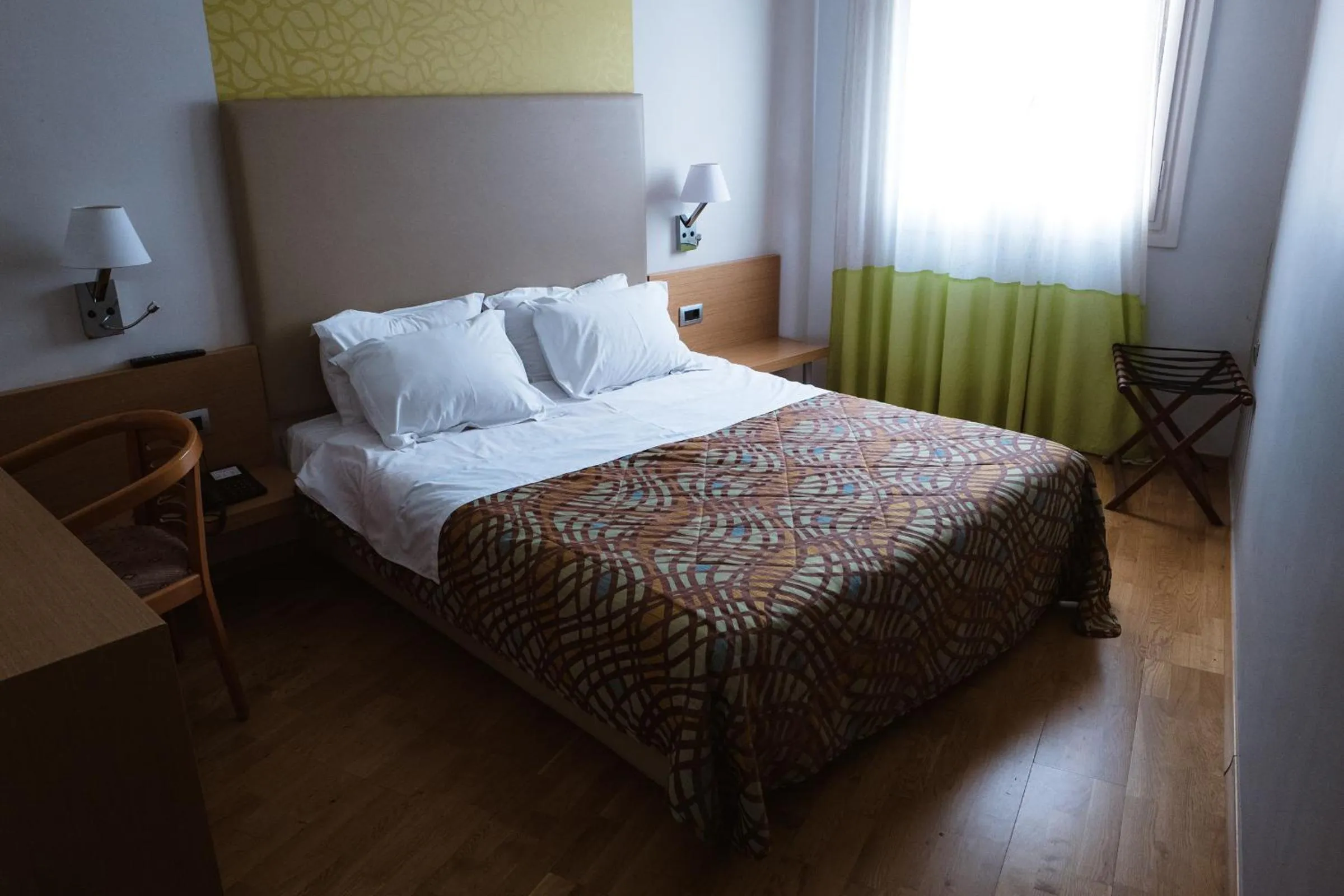 Bedroom, Bed in Victoria Hotel