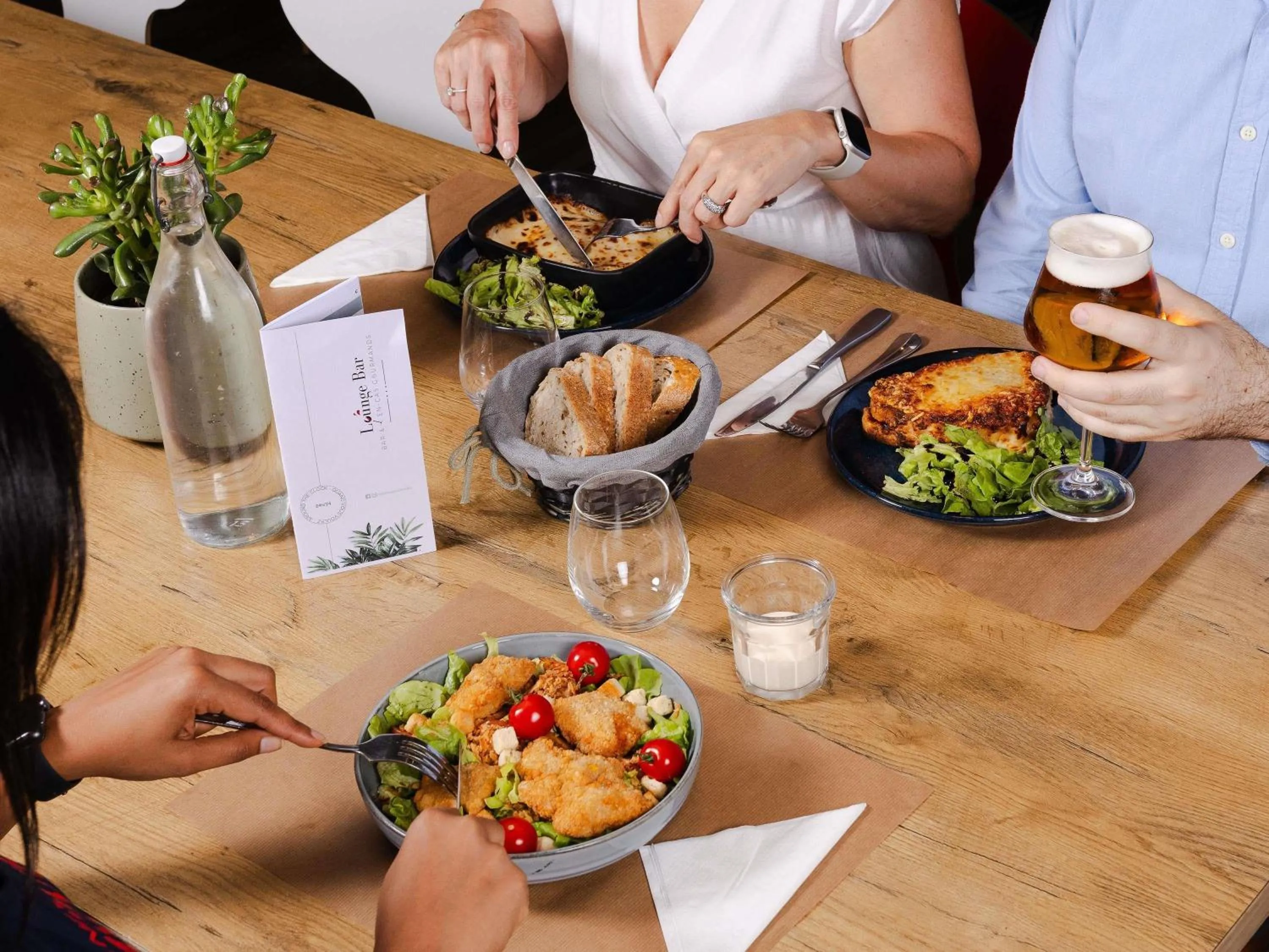 Lounge or bar in ibis Valenciennes