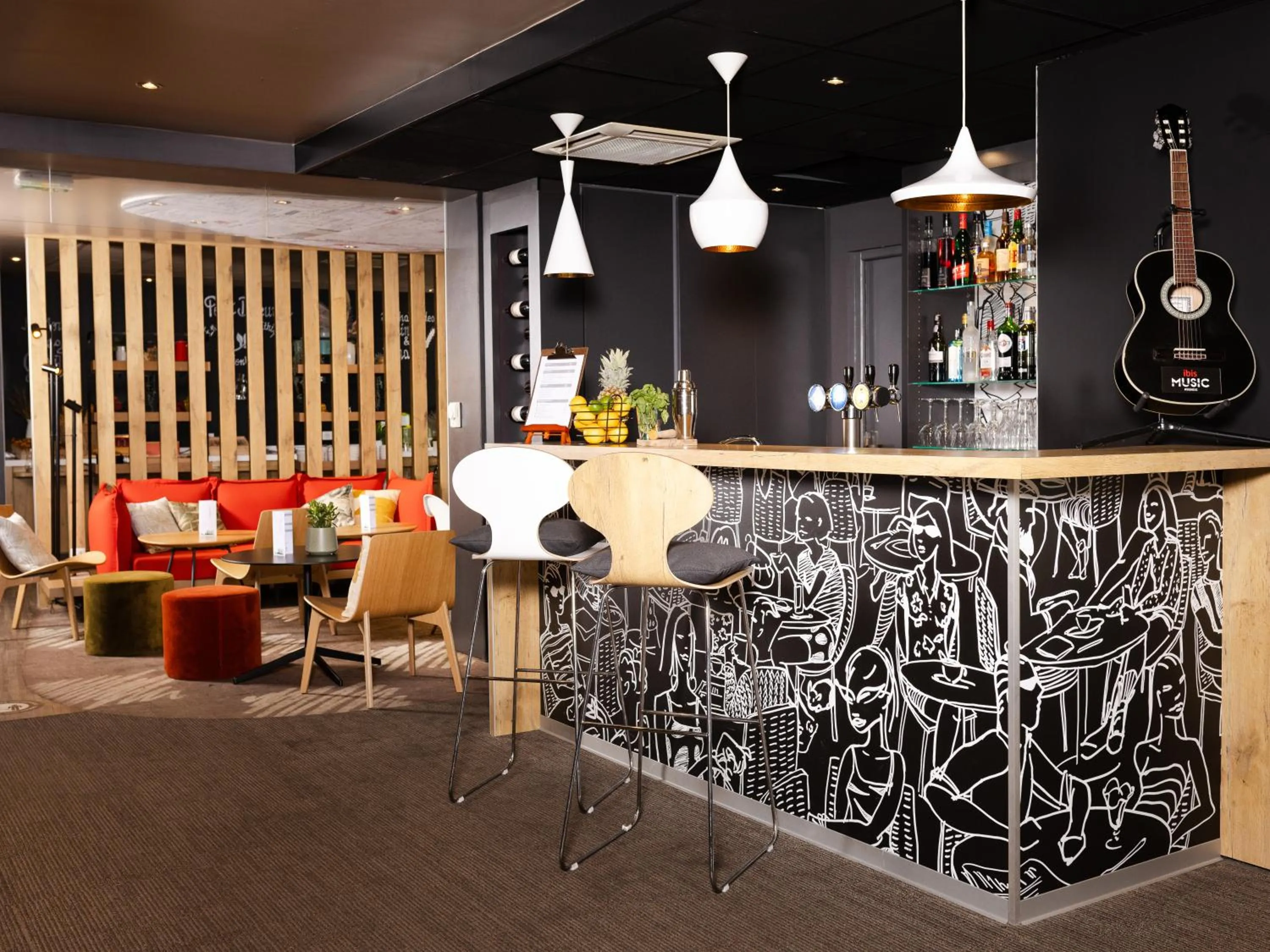 Lounge or bar in ibis Valenciennes