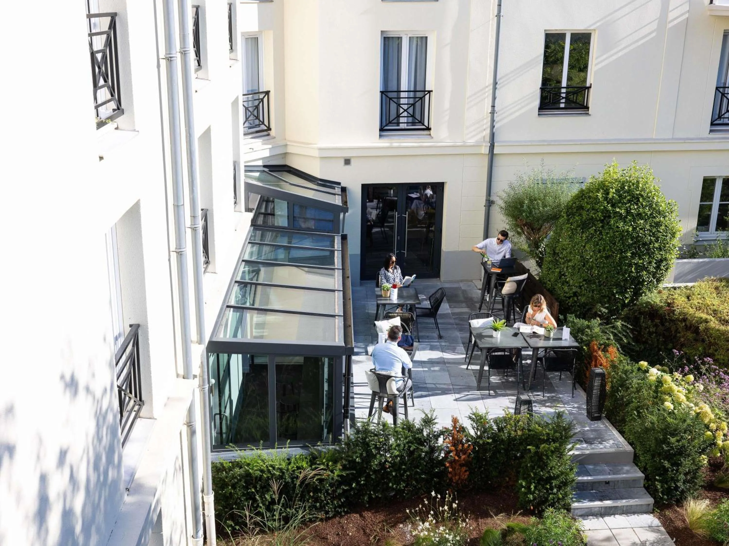 Lounge or bar in ibis Valenciennes