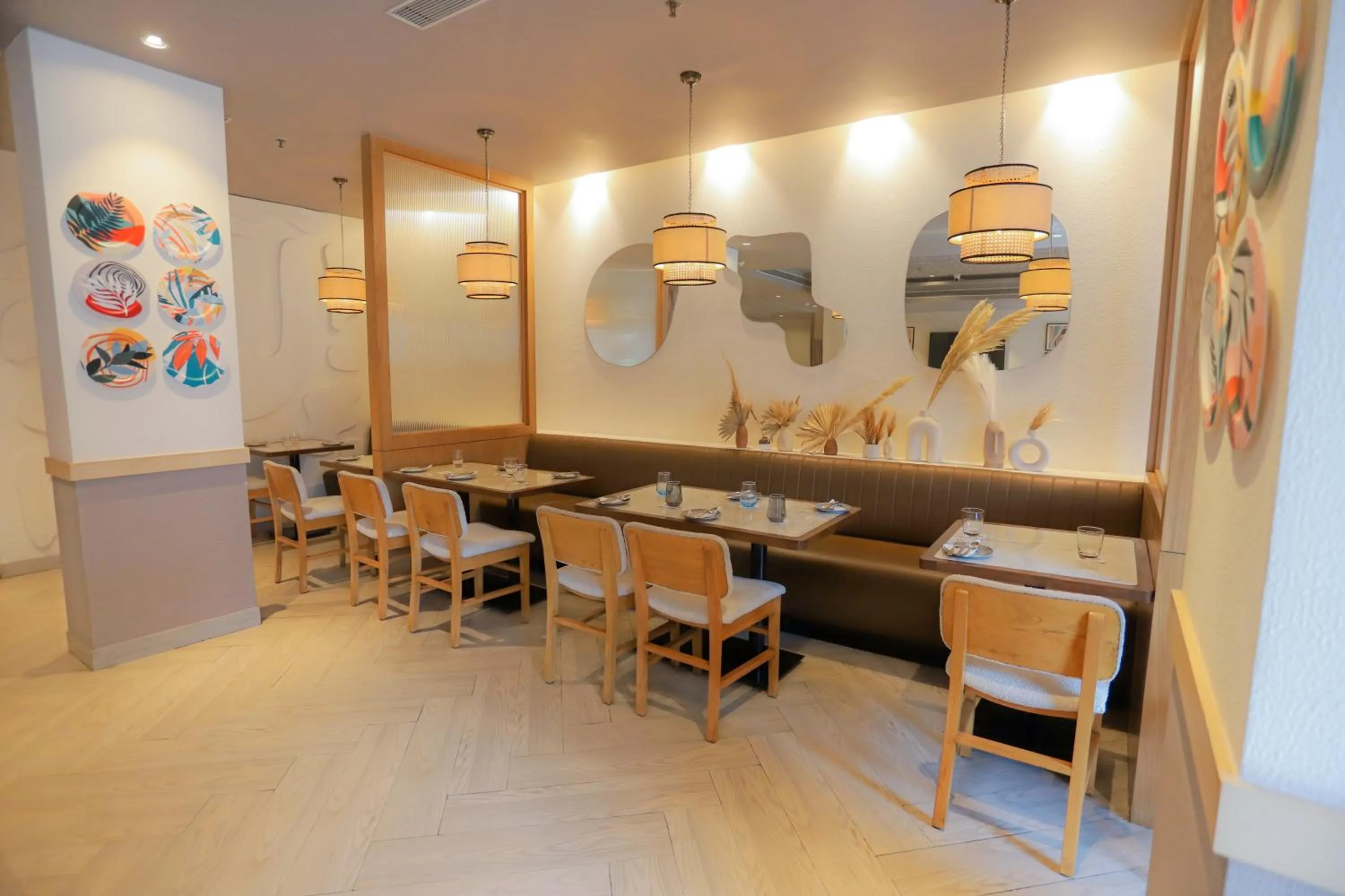 Restaurant/places to eat in Park Inn by Radisson,South Delhi