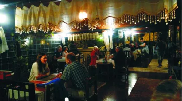 Restaurant/places to eat in Akay Hotel