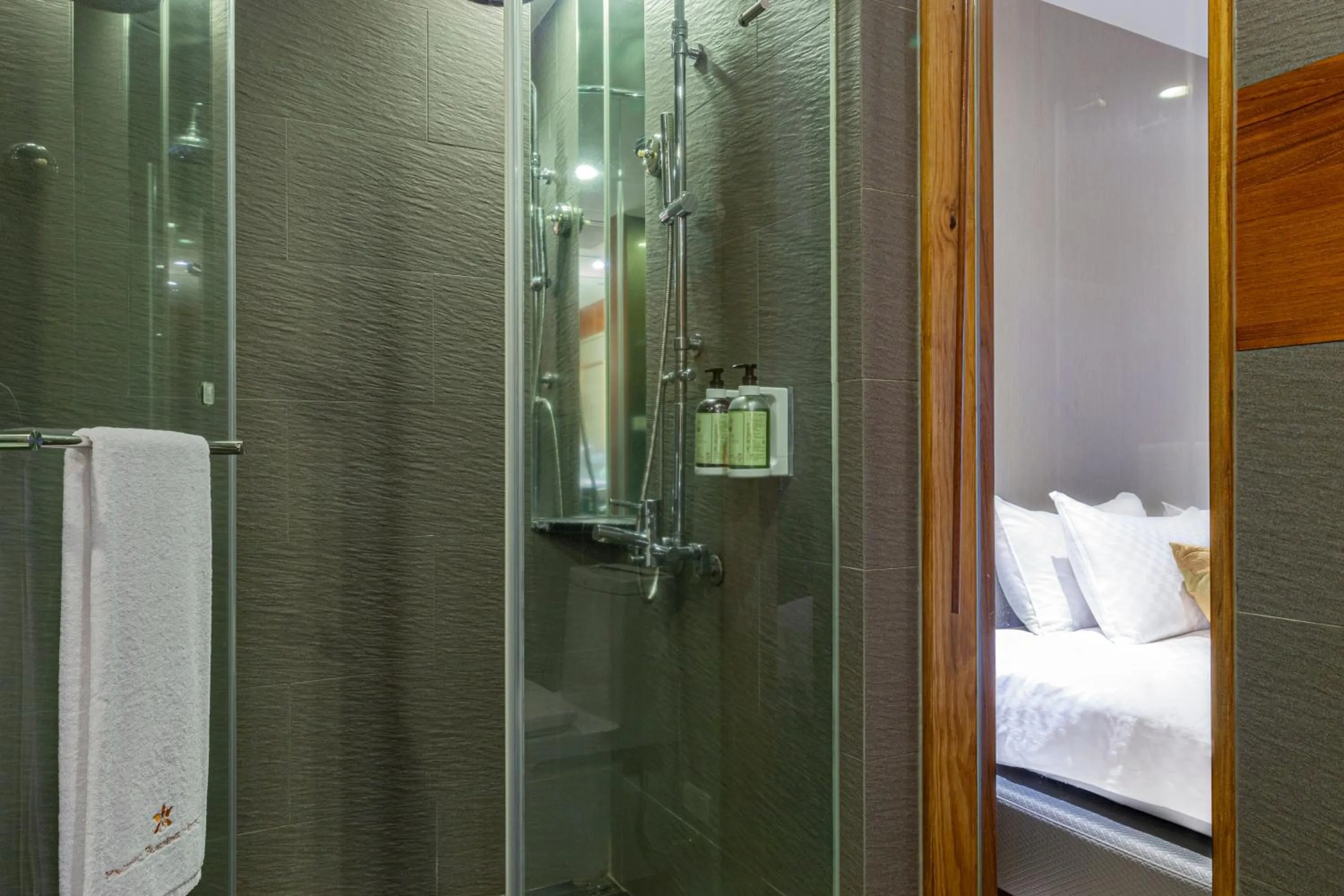 Pacific Business Hotel