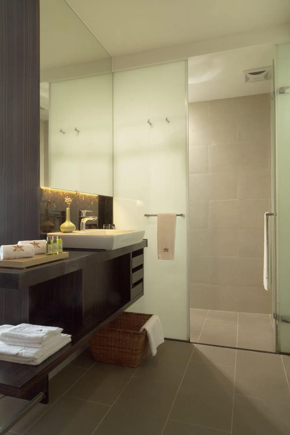 Pacific Business Hotel