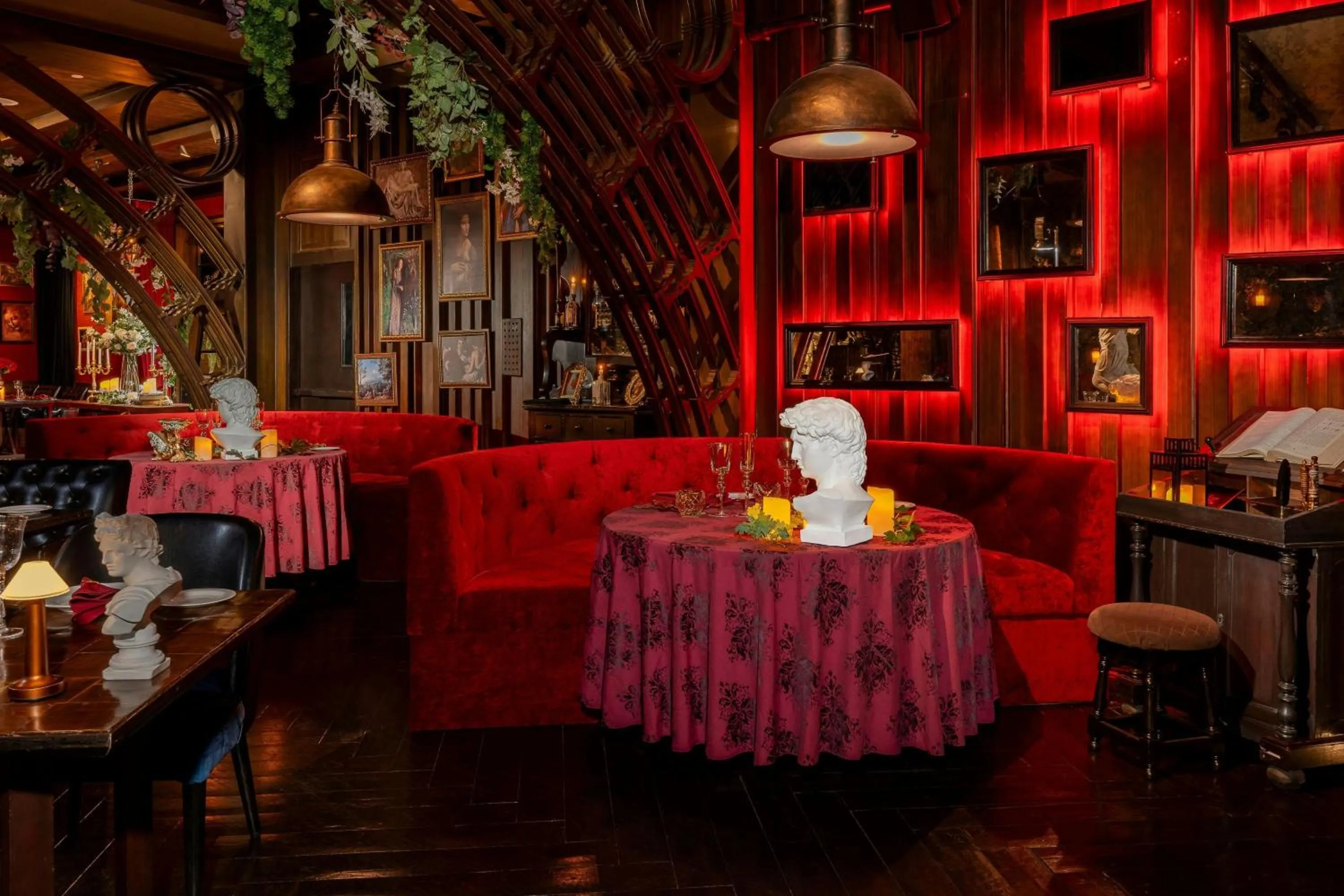 Lounge or bar in Hotel Muse Bangkok, Autograph Collection by Marriott