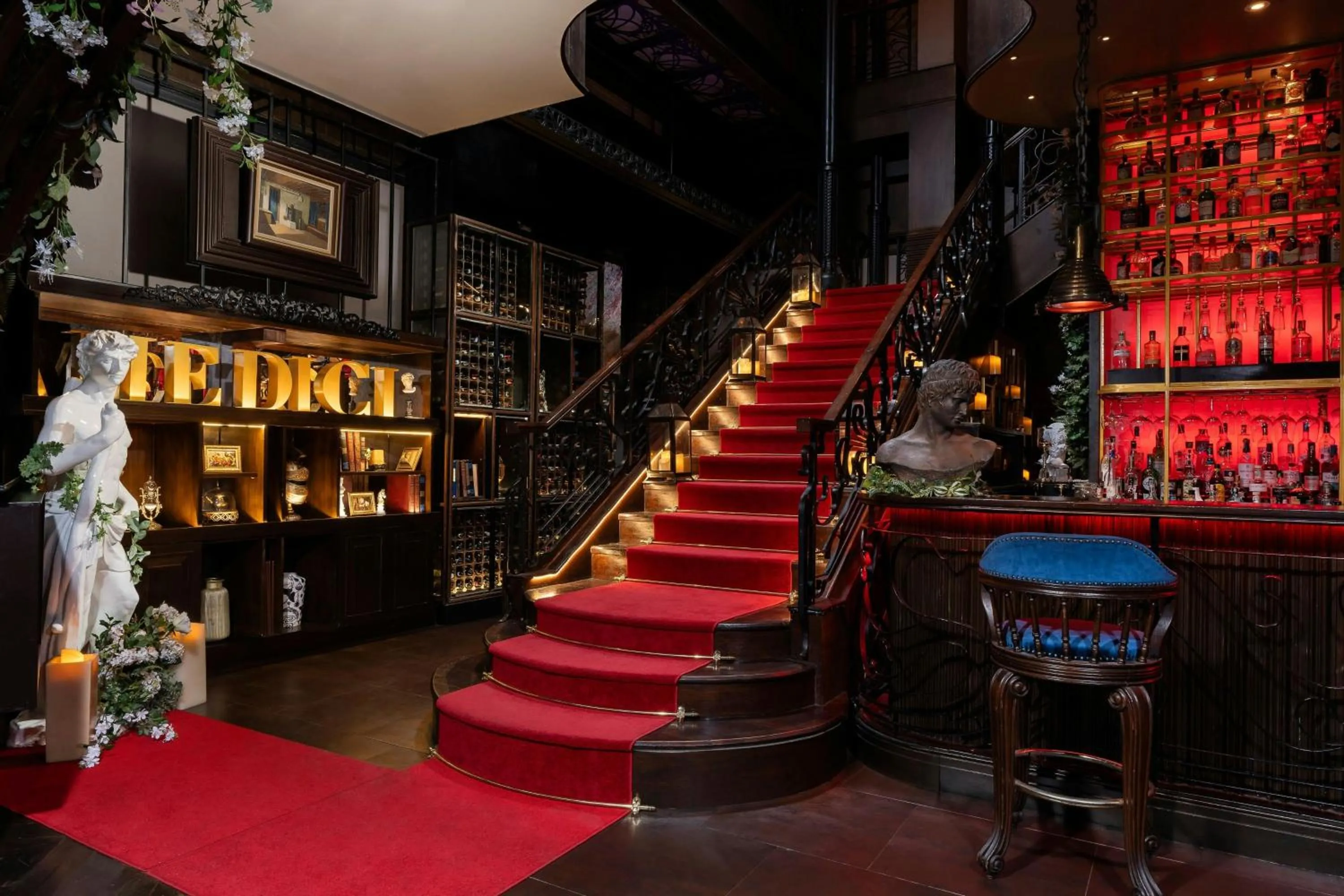 Lounge or bar in Hotel Muse Bangkok, Autograph Collection by Marriott