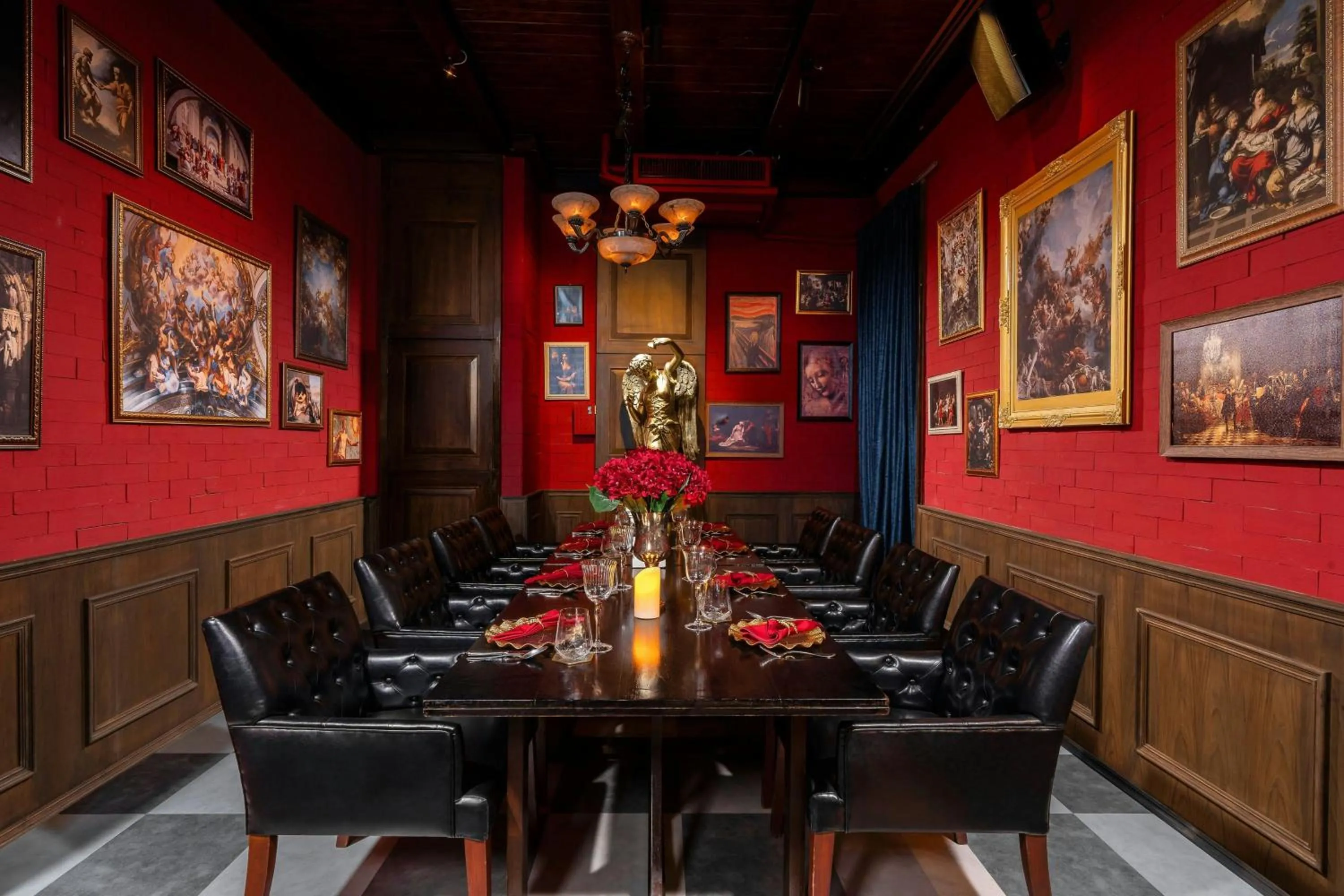 Lounge or bar in Hotel Muse Bangkok, Autograph Collection by Marriott