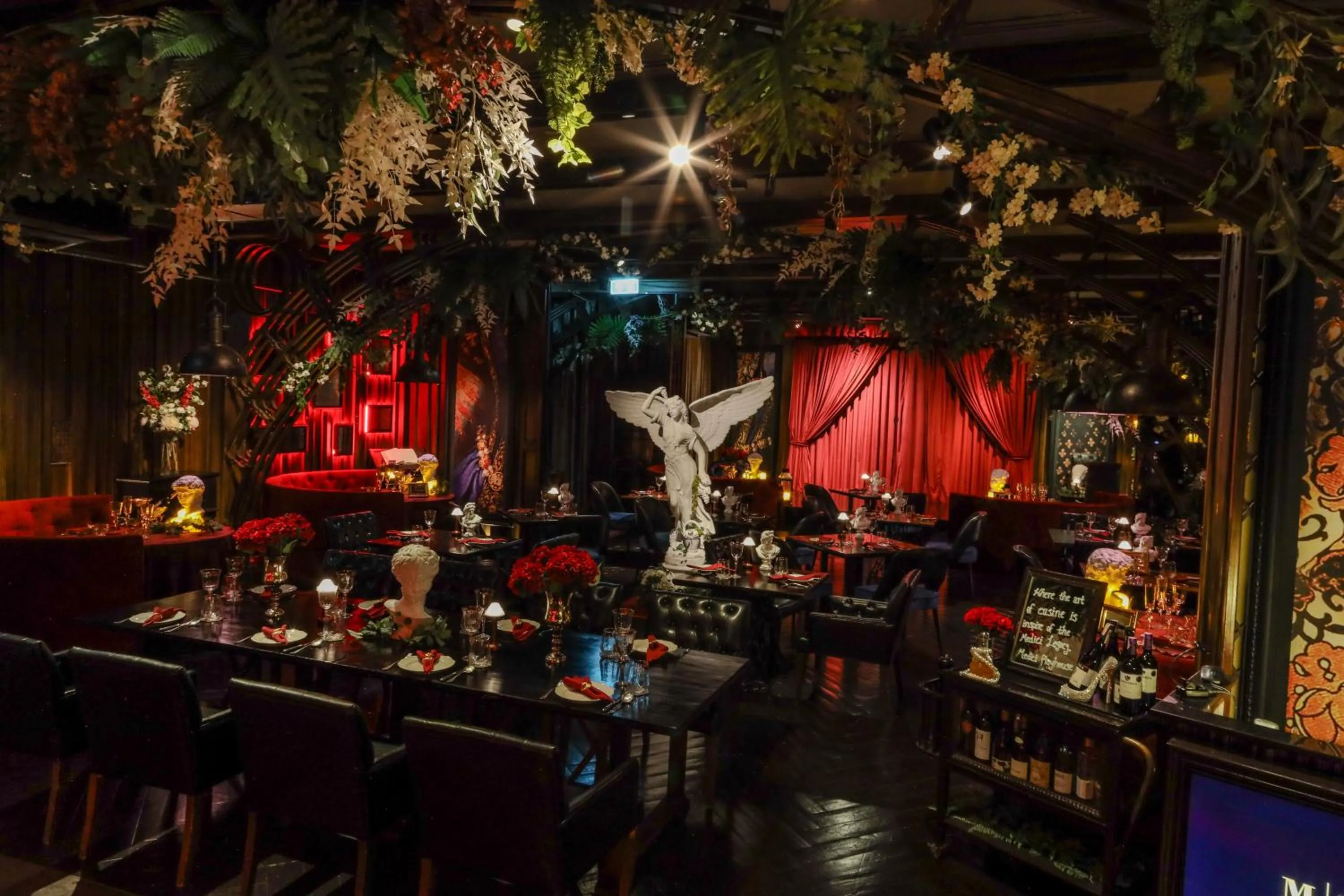 Restaurant/places to eat in Hotel Muse Bangkok, Autograph Collection