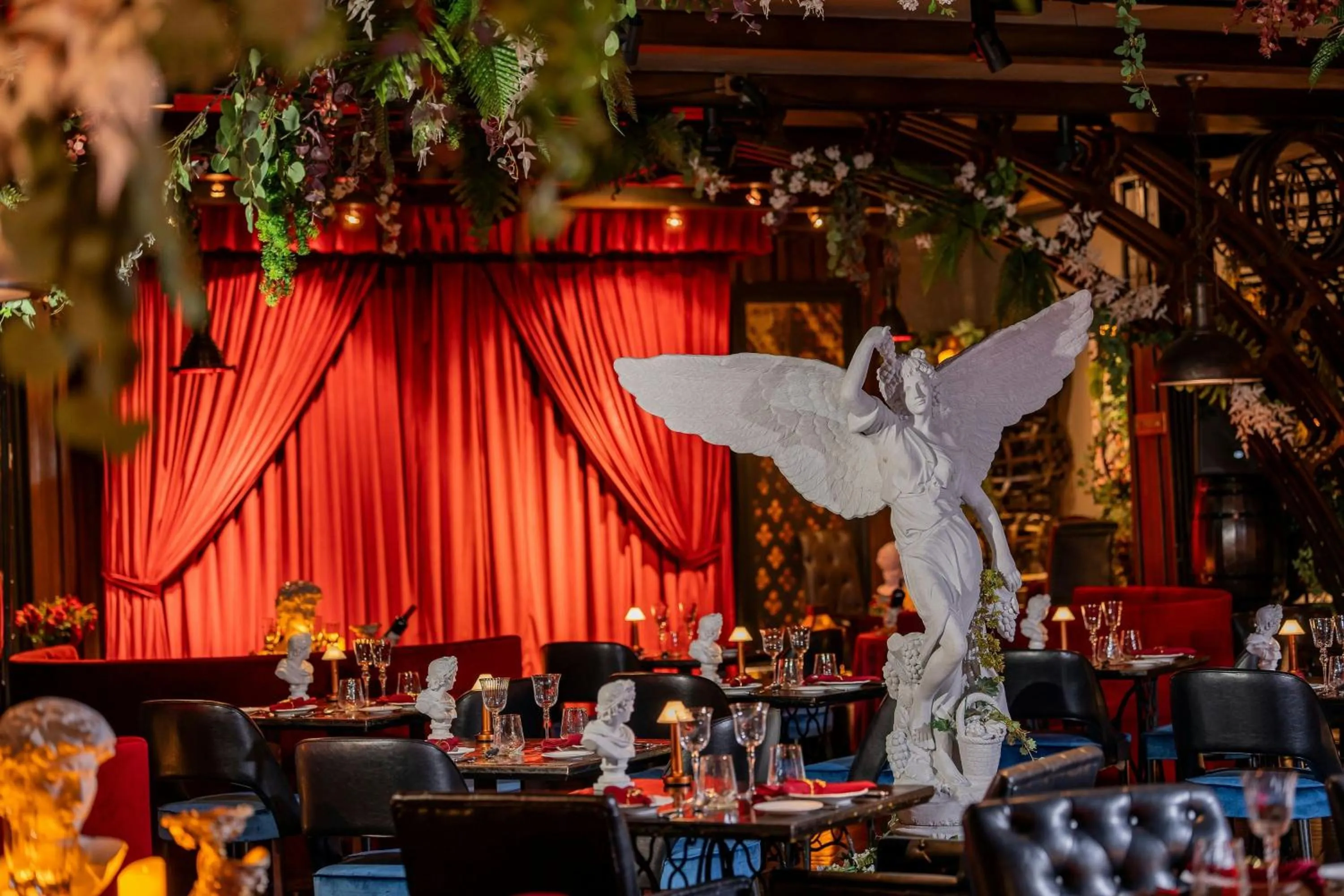 Lounge or bar in Hotel Muse Bangkok, Autograph Collection by Marriott