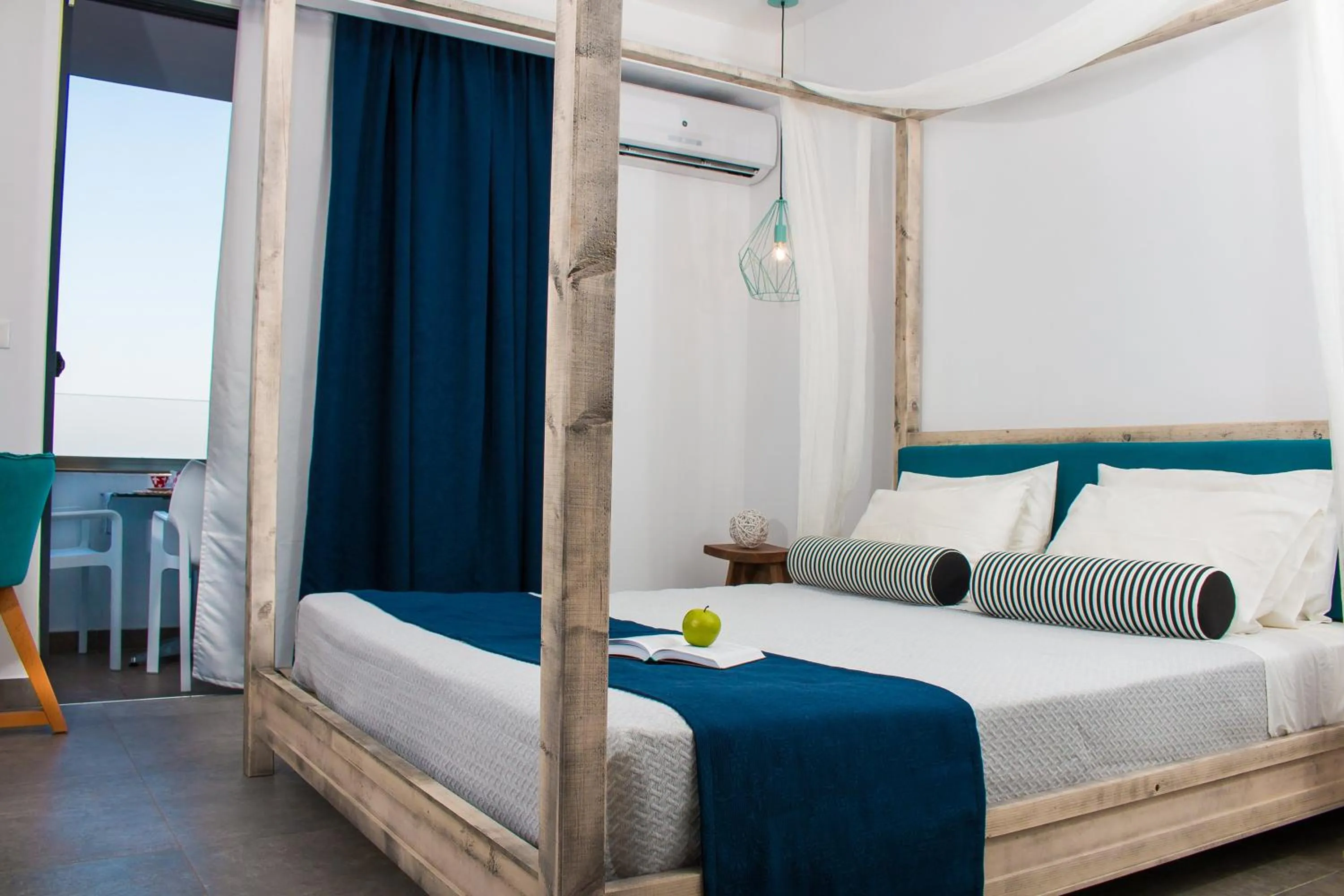 Bedroom, Bed in Malibu Boutique Studios & Bungalows