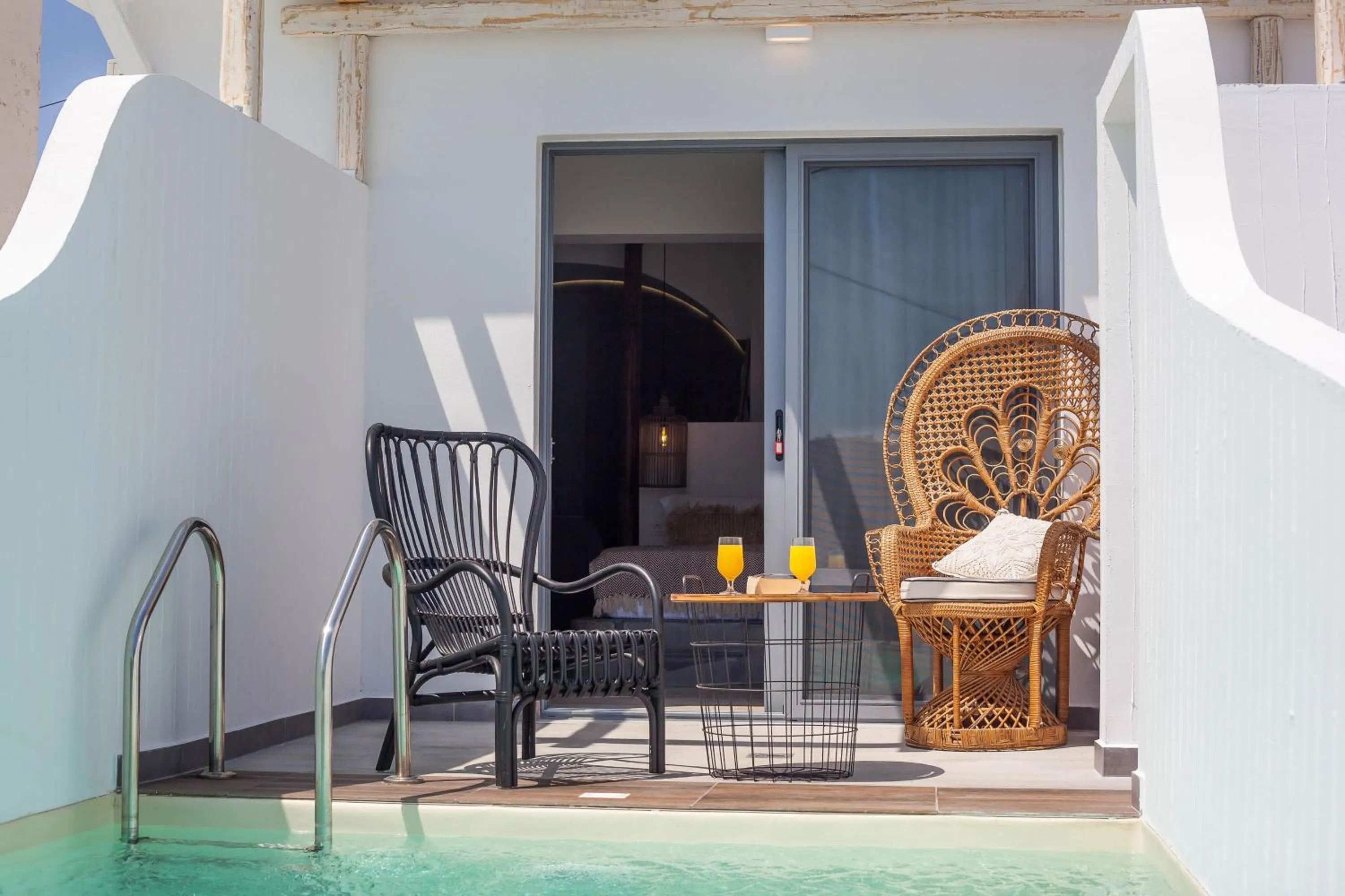 Swimming pool in Malibu Boutique Studios & Bungalows