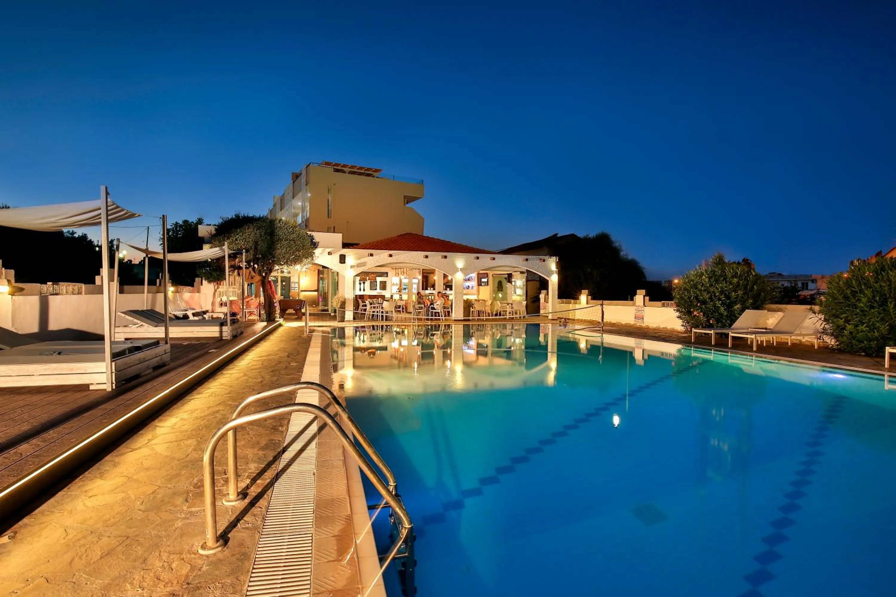 Swimming pool in Malibu Boutique Studios & Bungalows