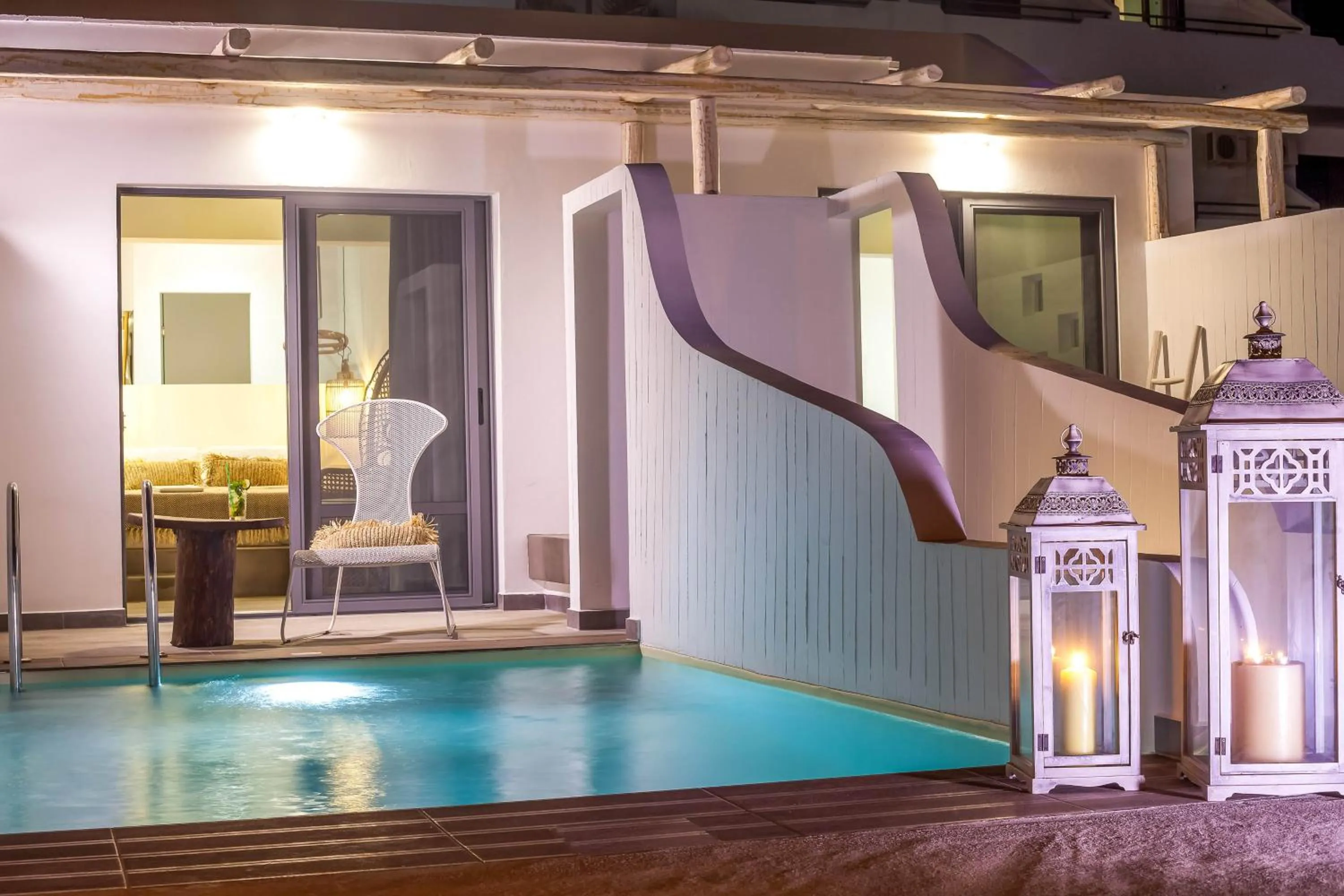 Swimming pool in Malibu Boutique Studios & Bungalows