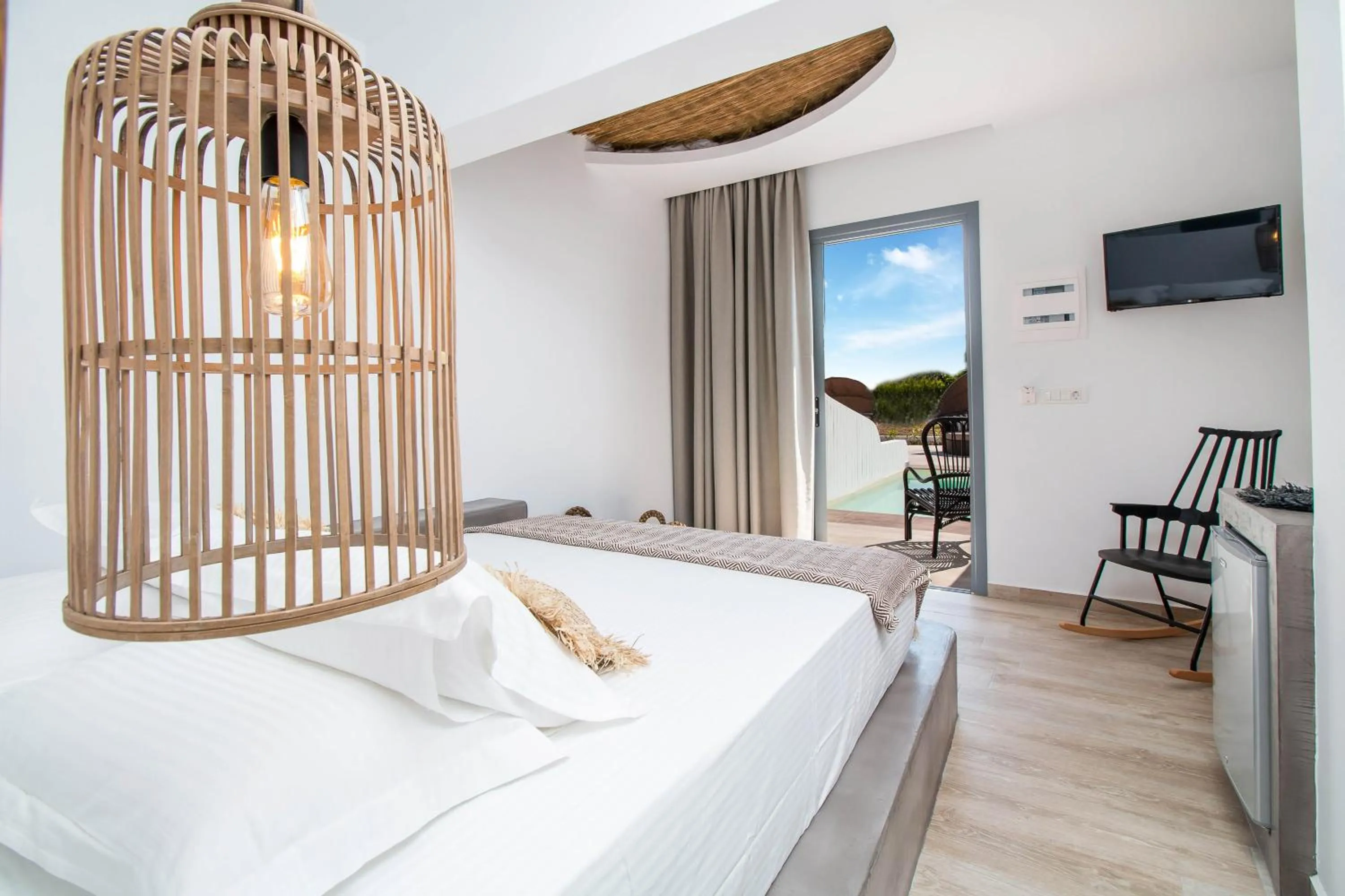 TV and multimedia, Bed in Malibu Boutique Studios & Bungalows