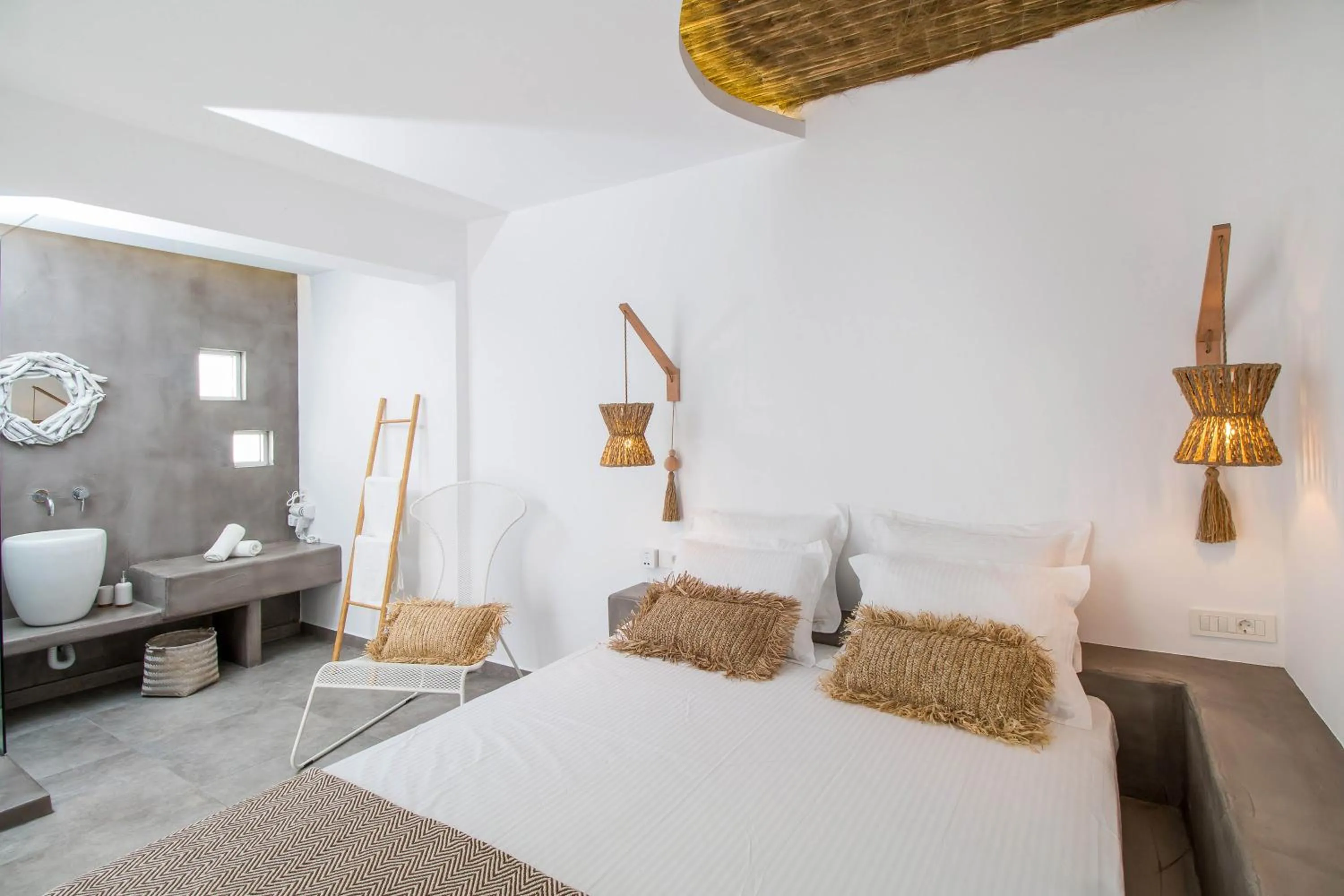 Bedroom, Bed in Malibu Boutique Studios & Bungalows