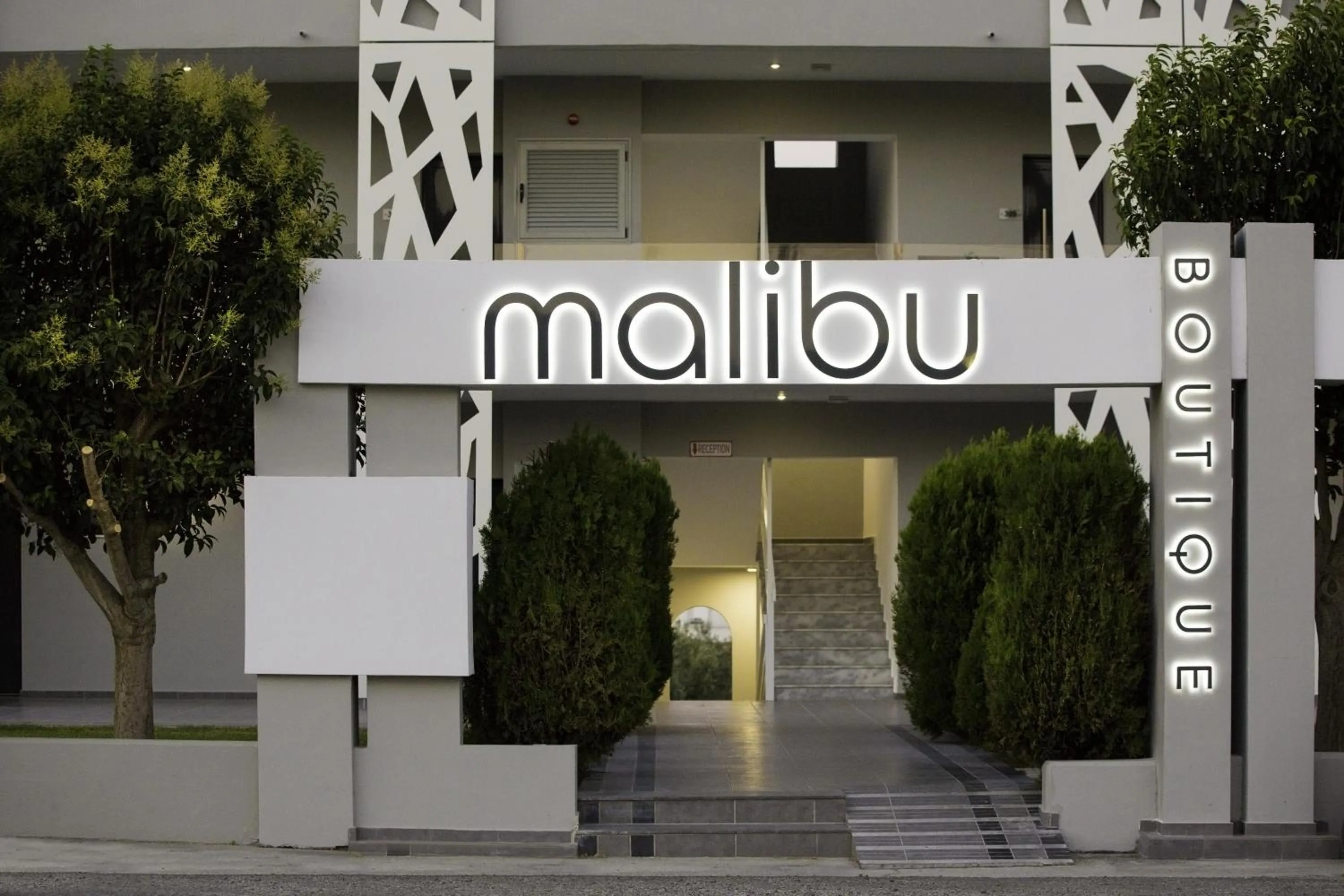 Facade/entrance in Malibu Boutique Studios & Bungalows