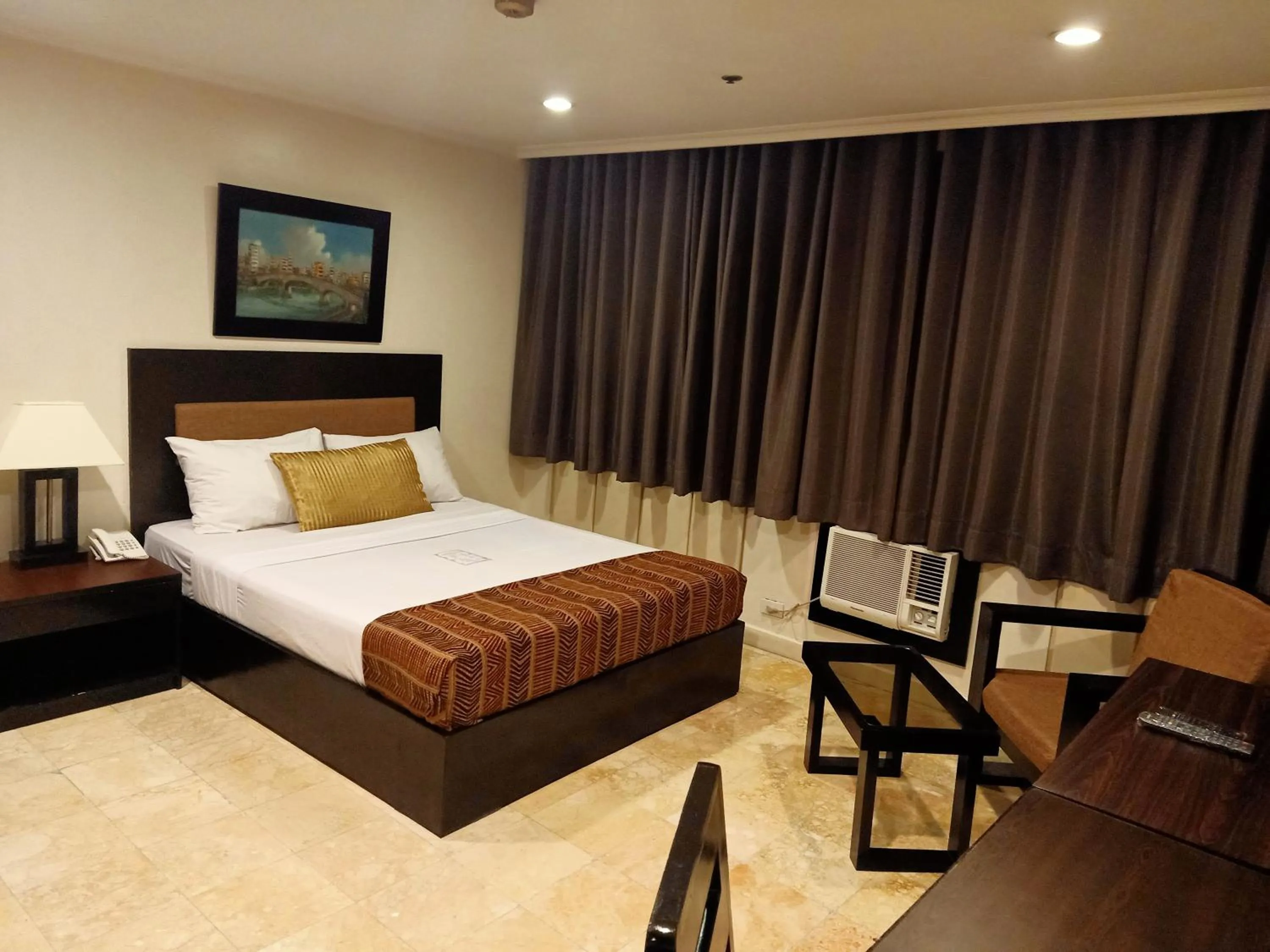 Bedroom, Bed in Paragon Tower Hotel