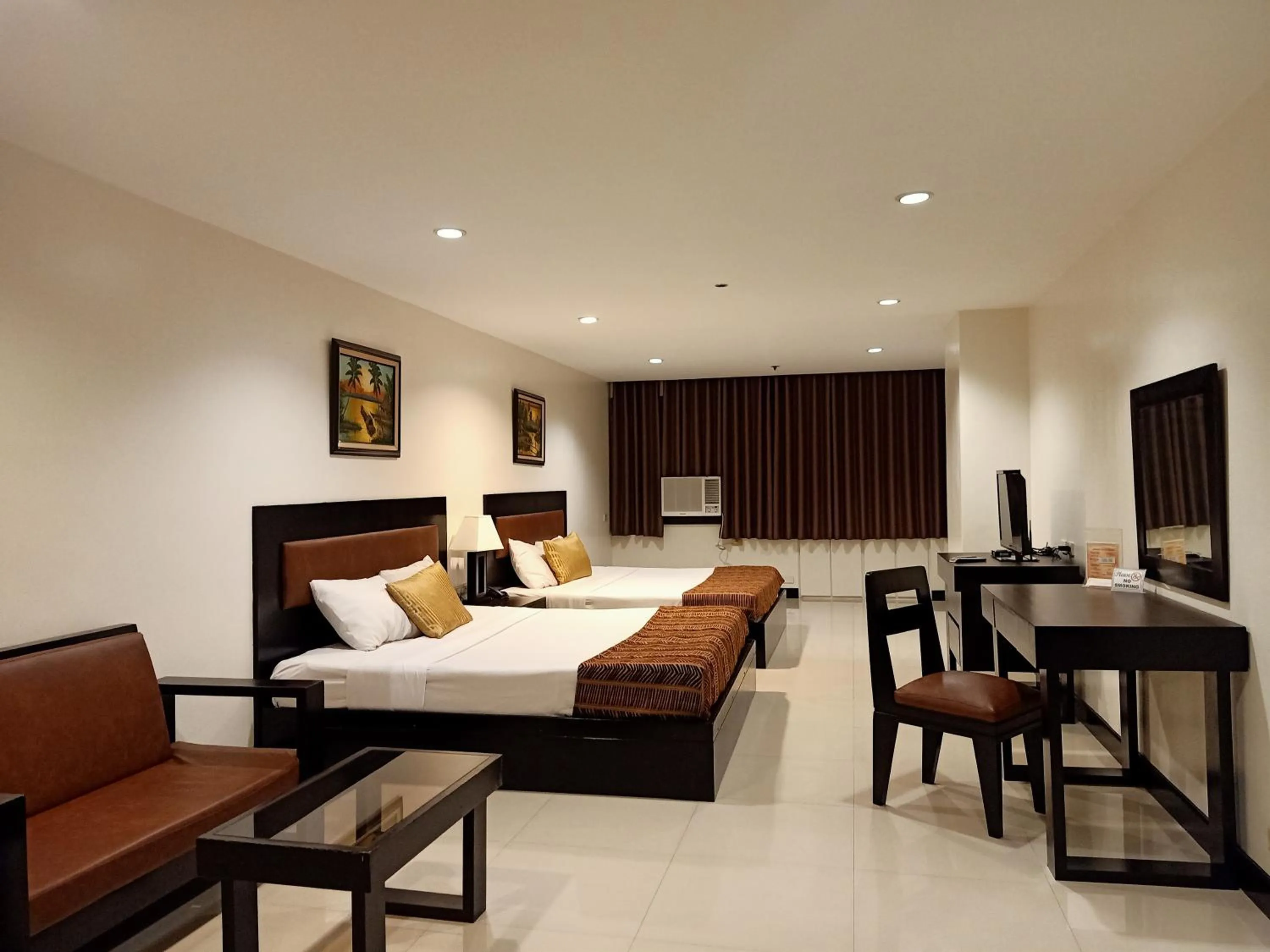 Bedroom, Bed in Paragon Tower Hotel