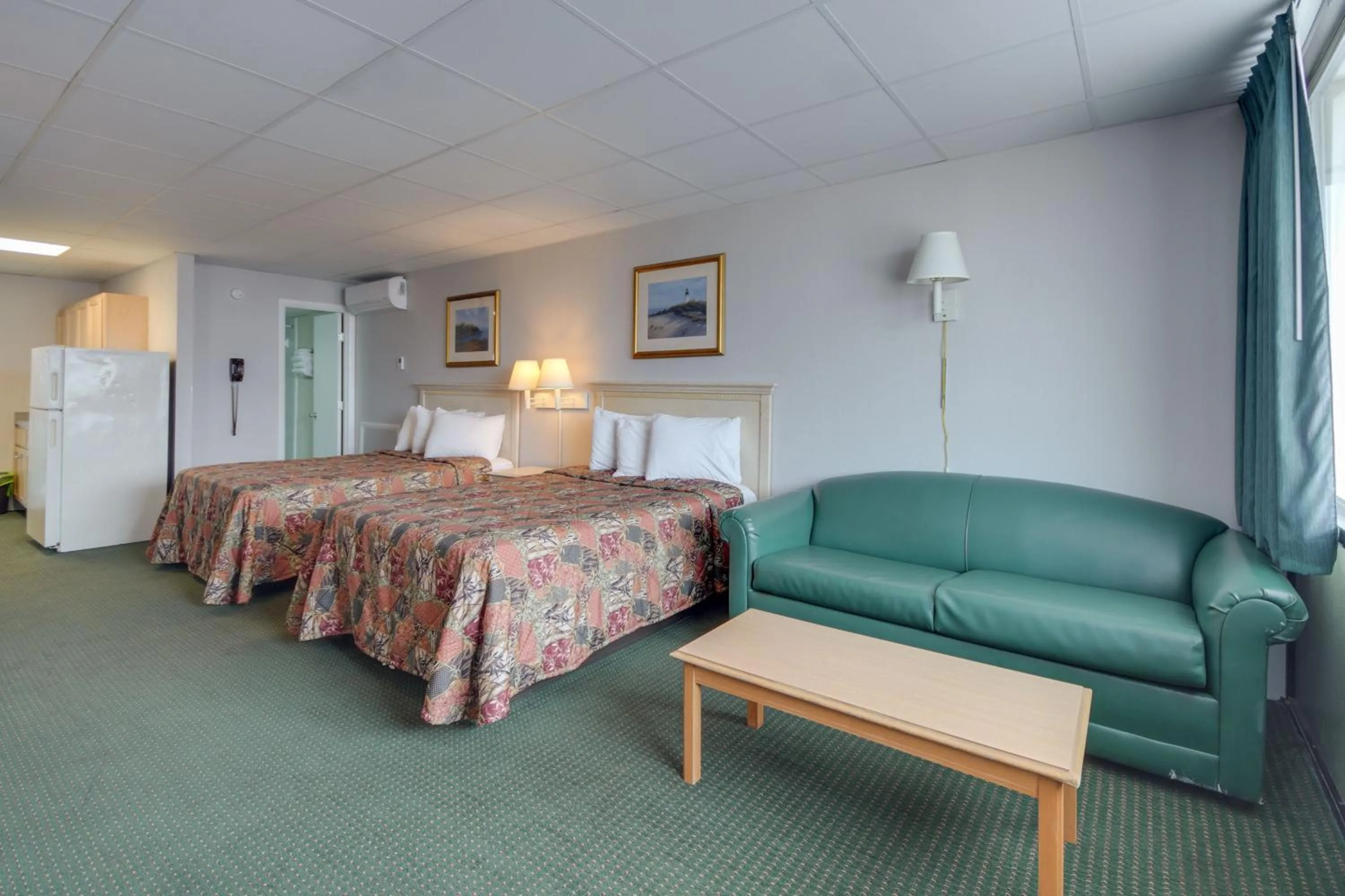 Bed in Surf Inn Suites