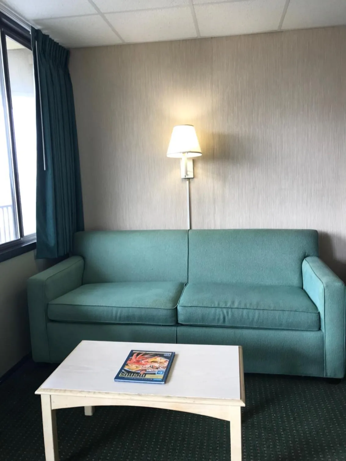 Seating area in Surf Inn Suites