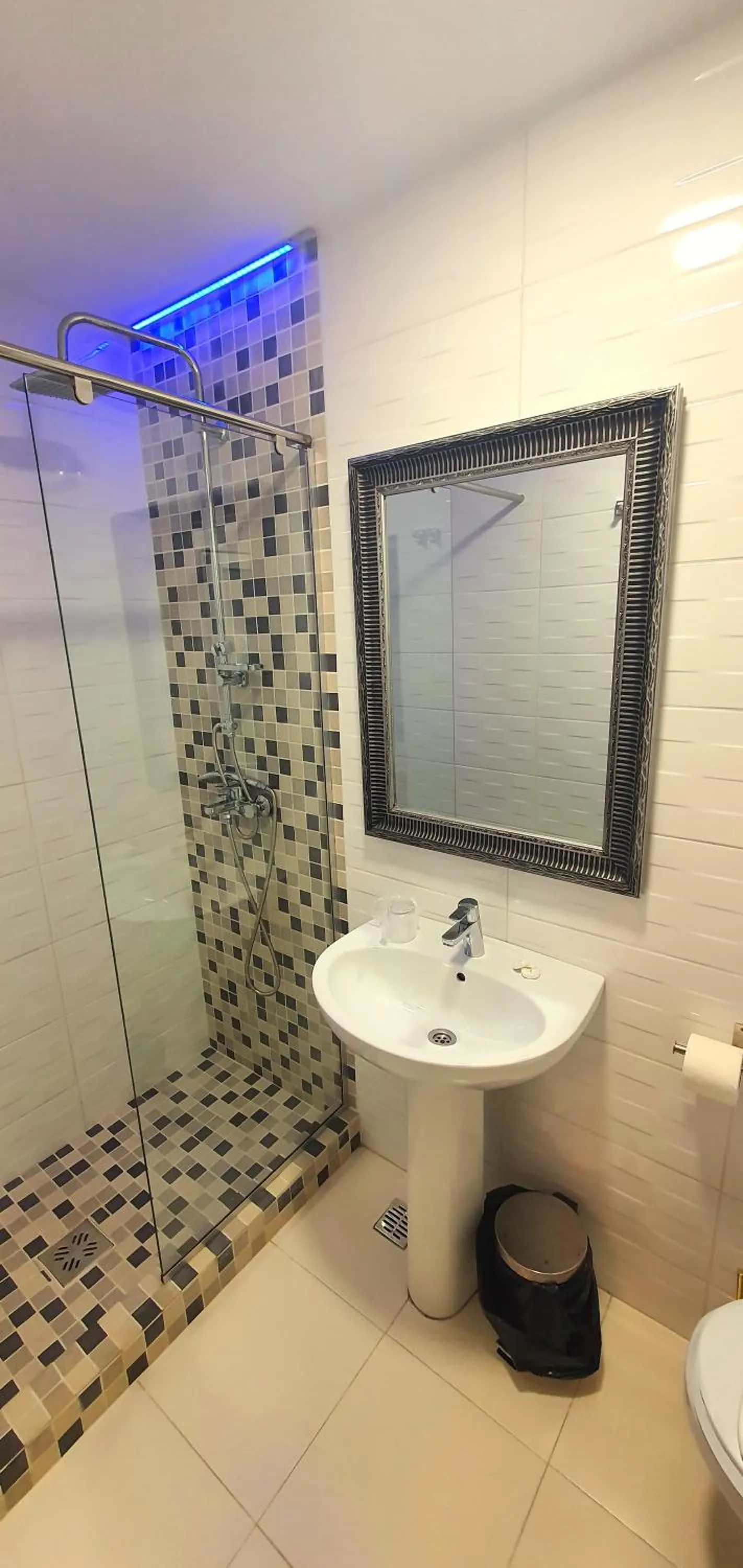 Toilet in OITUZ Boutique Residence