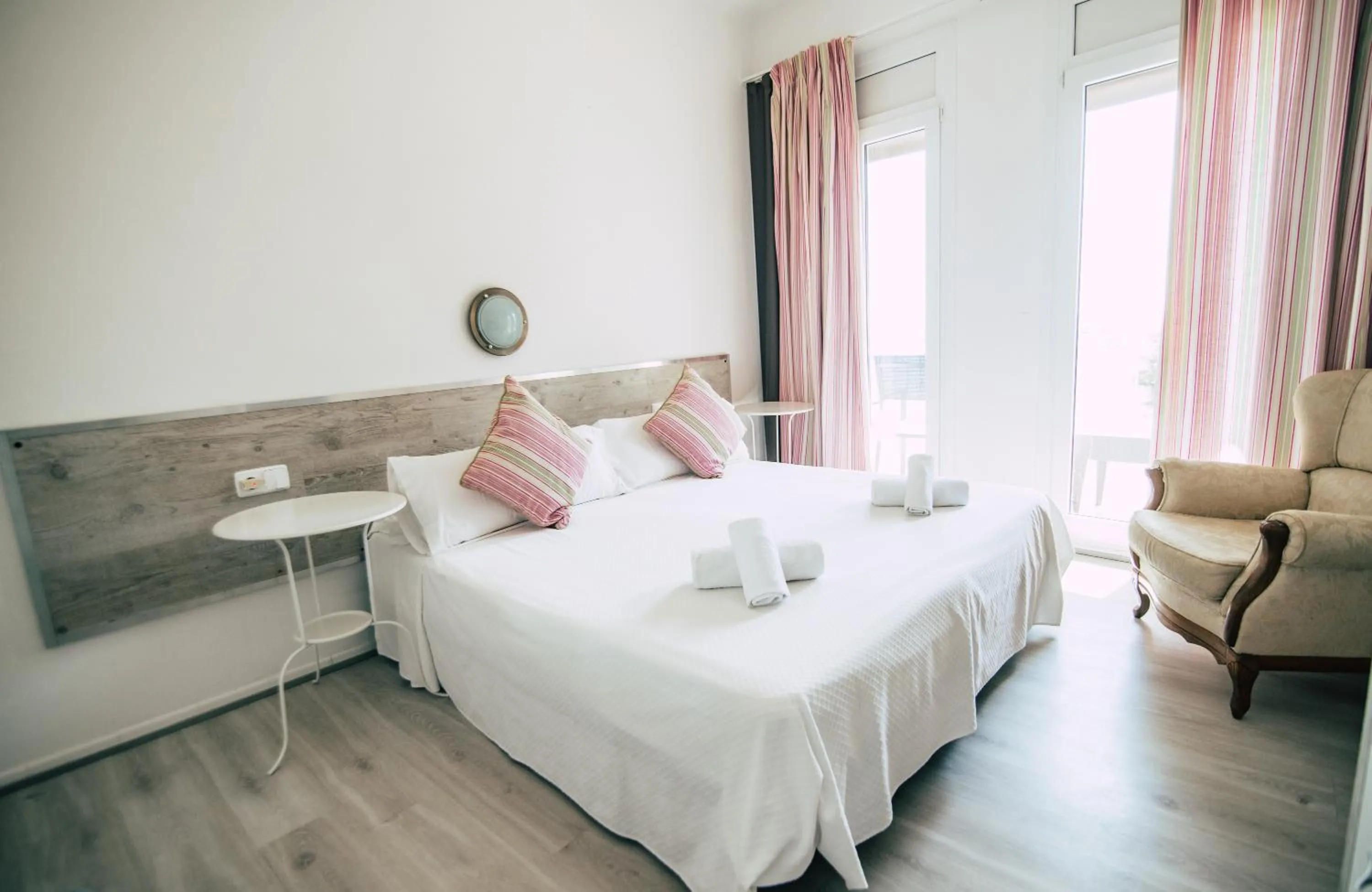 Photo of the whole room, Bed in Hostal La Llagosta