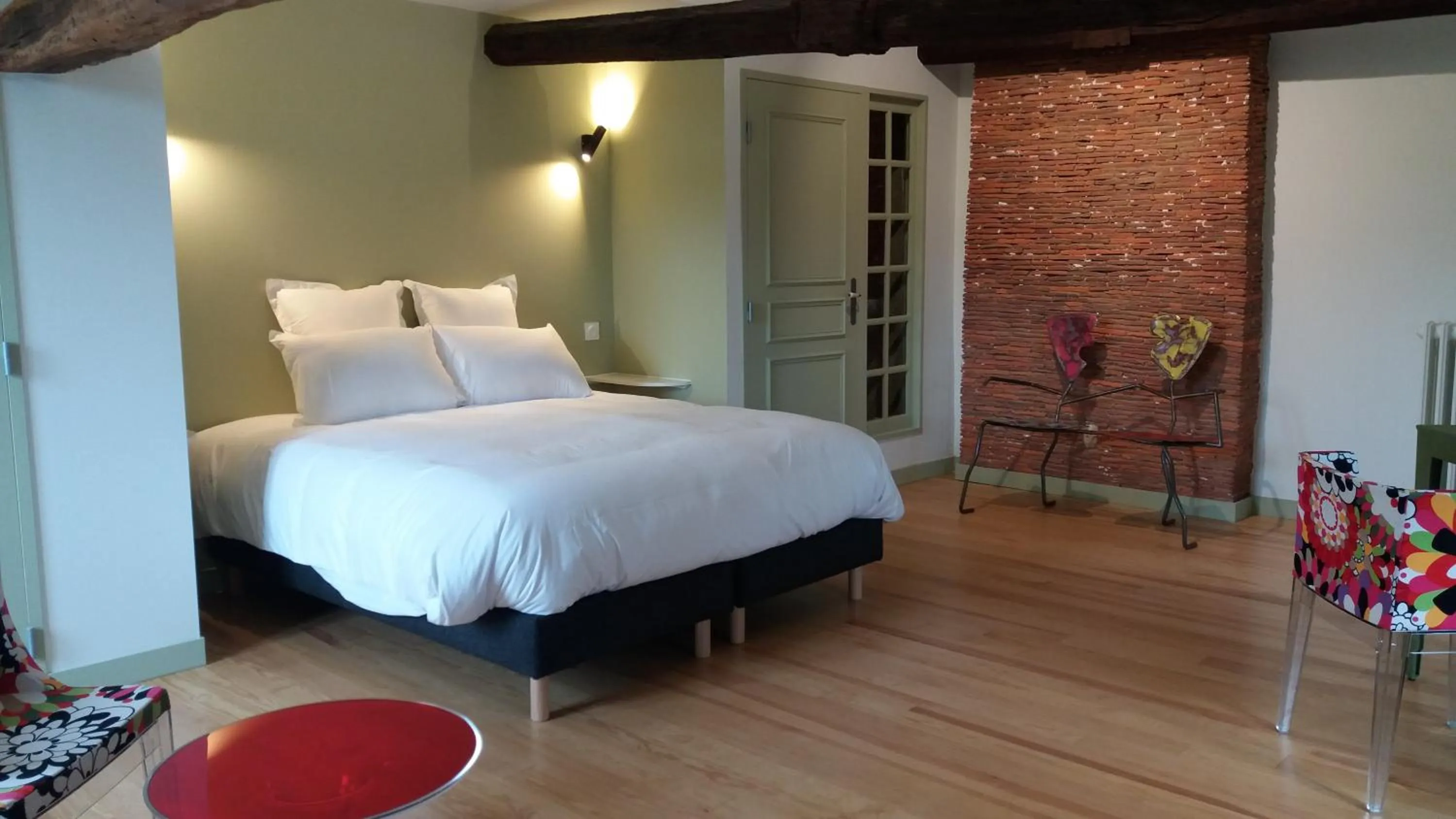 Photo of the whole room, Bed in Les Demeures de Valette