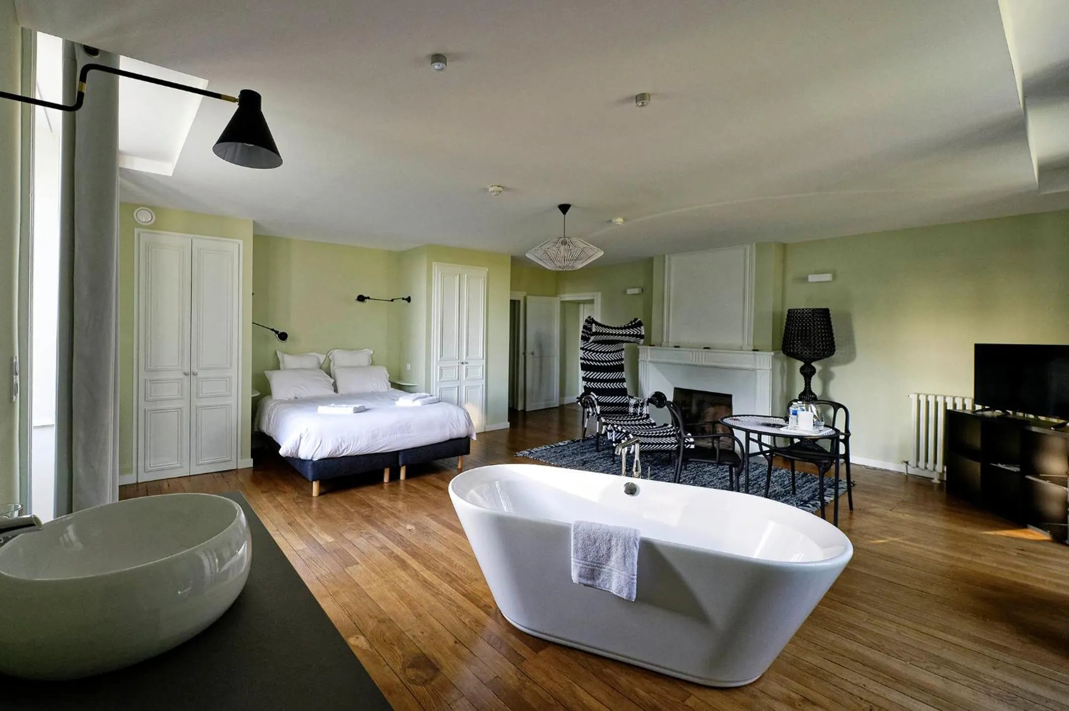 Restaurant/places to eat, Bed in Les Demeures de Valette