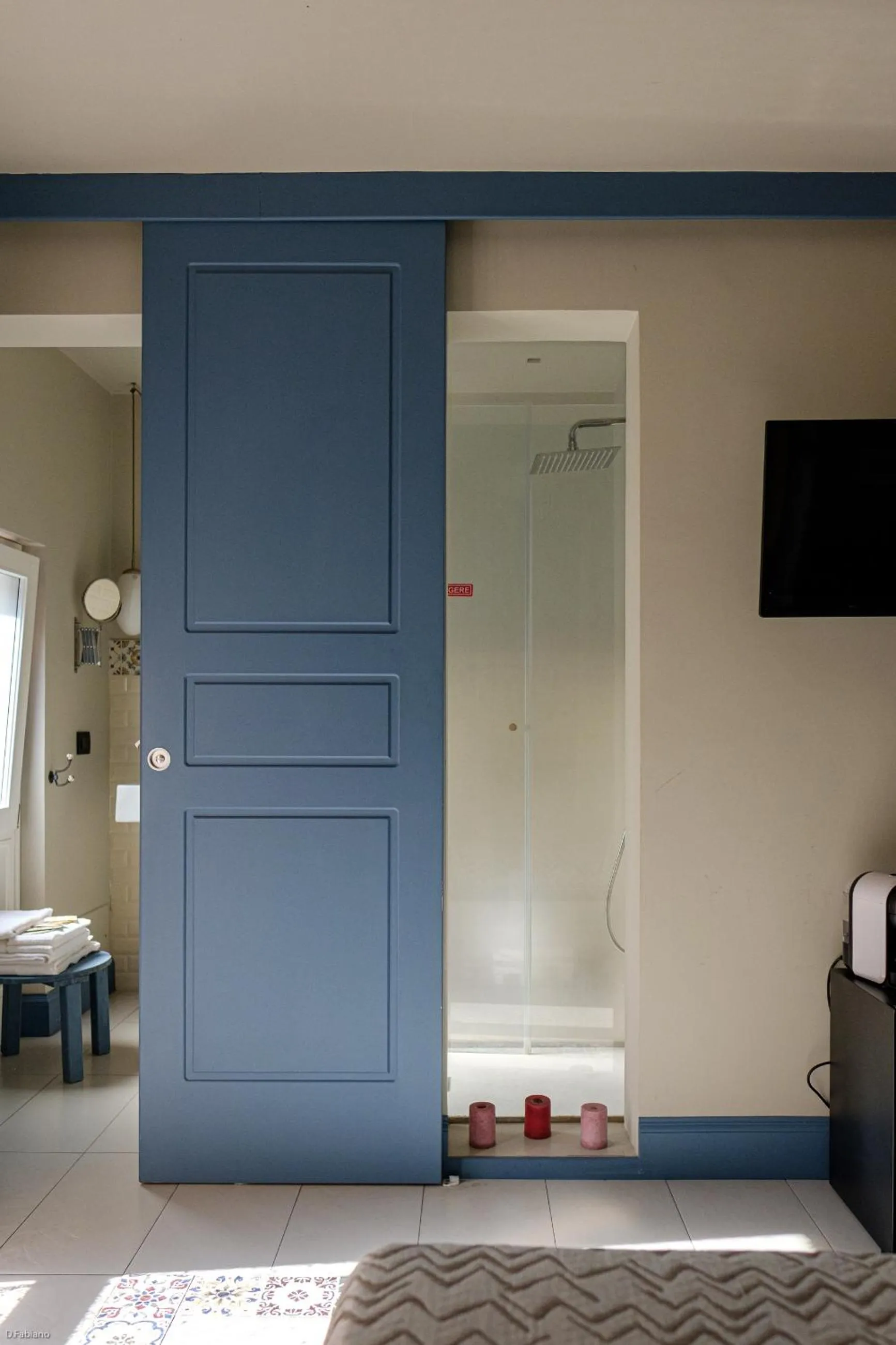 TV and multimedia in B&B SEKELES Suites and Spa