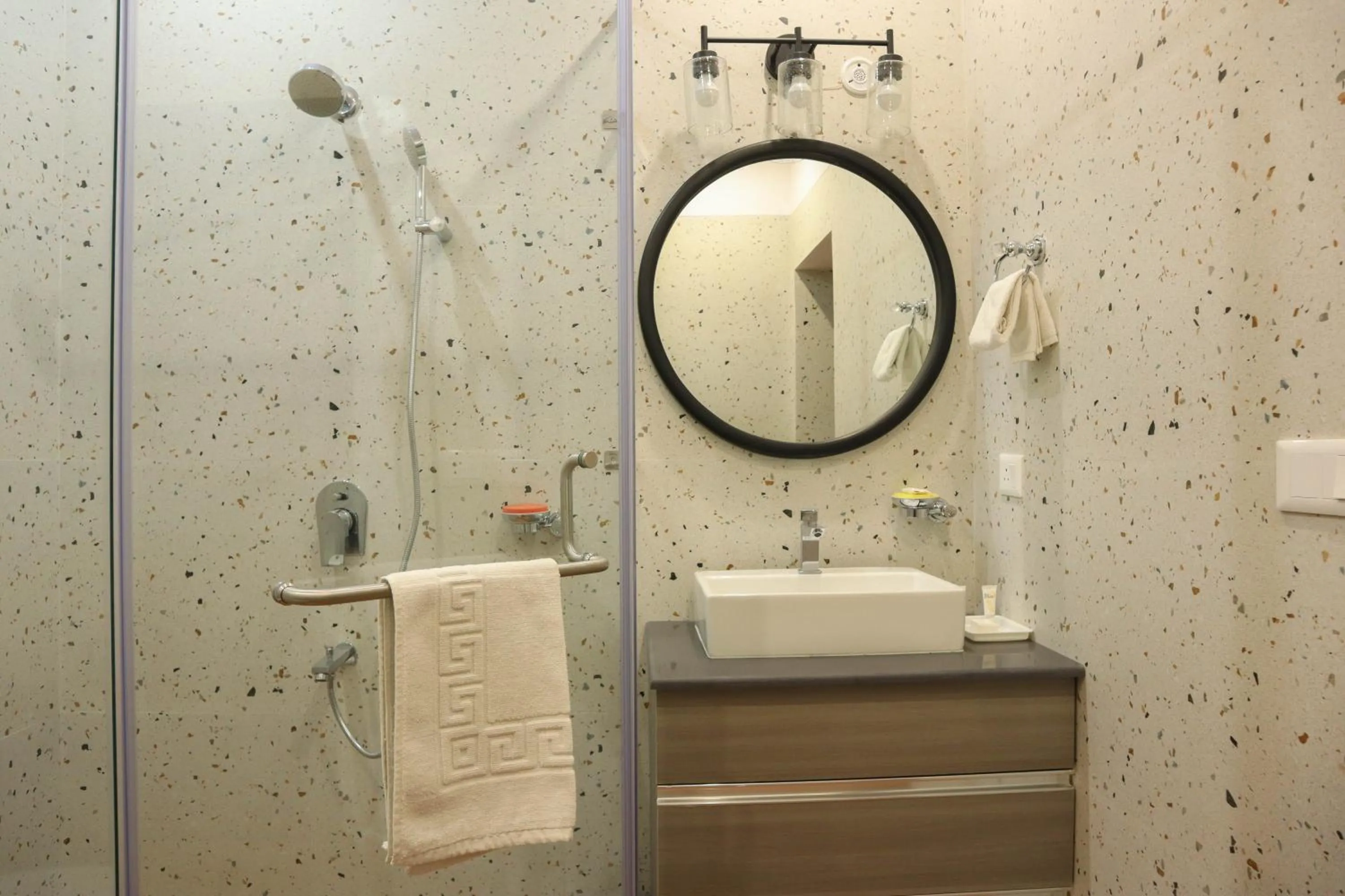 Shower in Vikram Vintage Inn