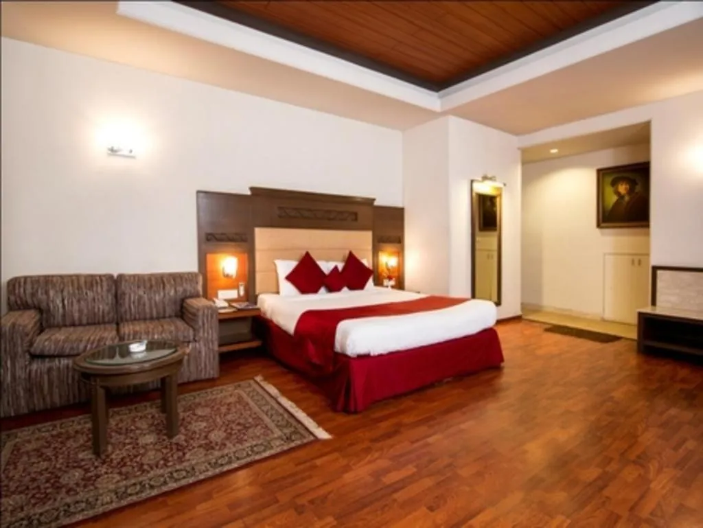 Photo of the whole room, Bed in Vikram Vintage Inn