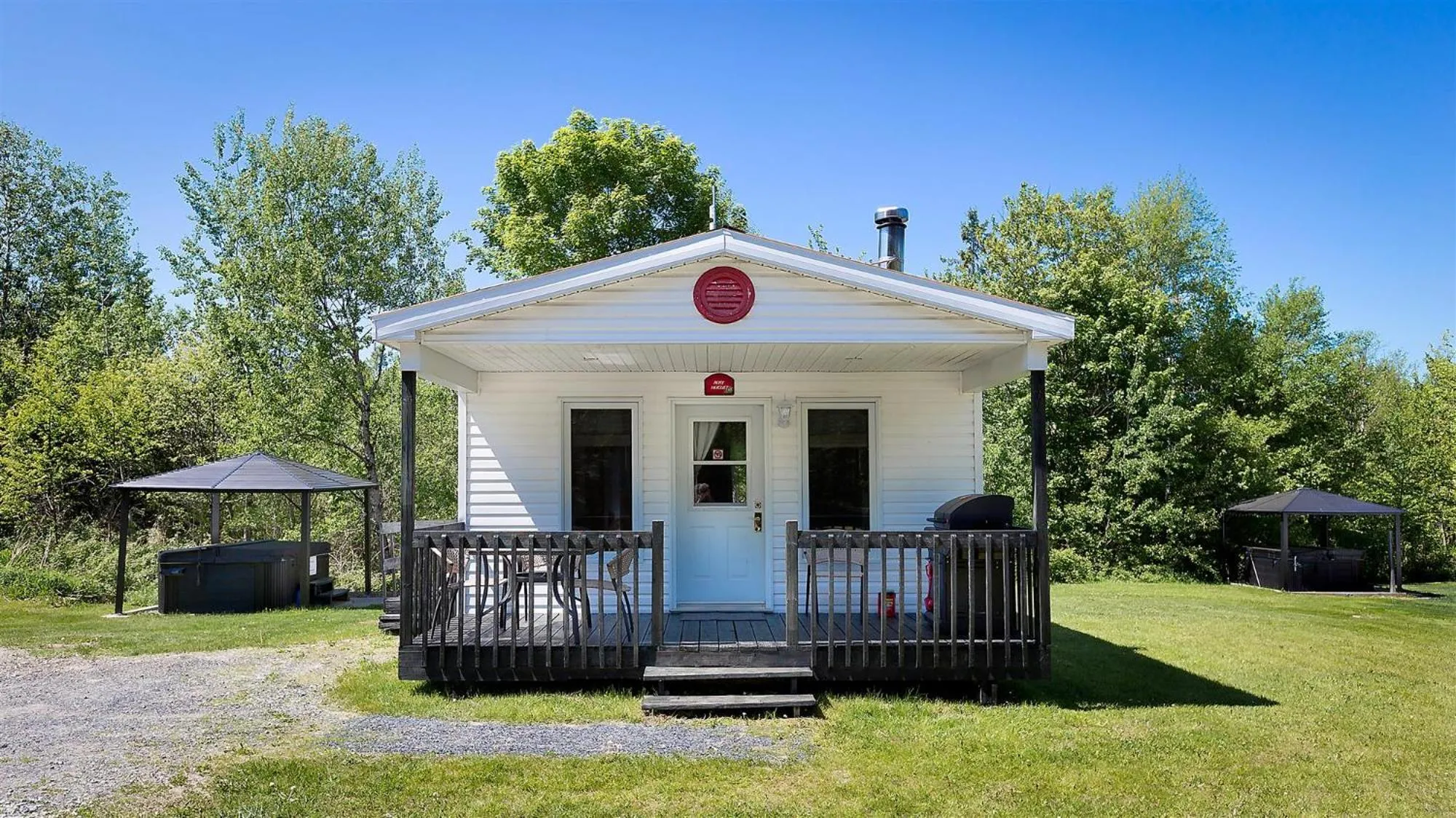 Property building in Camping Chalets Spas Pignons Rouges