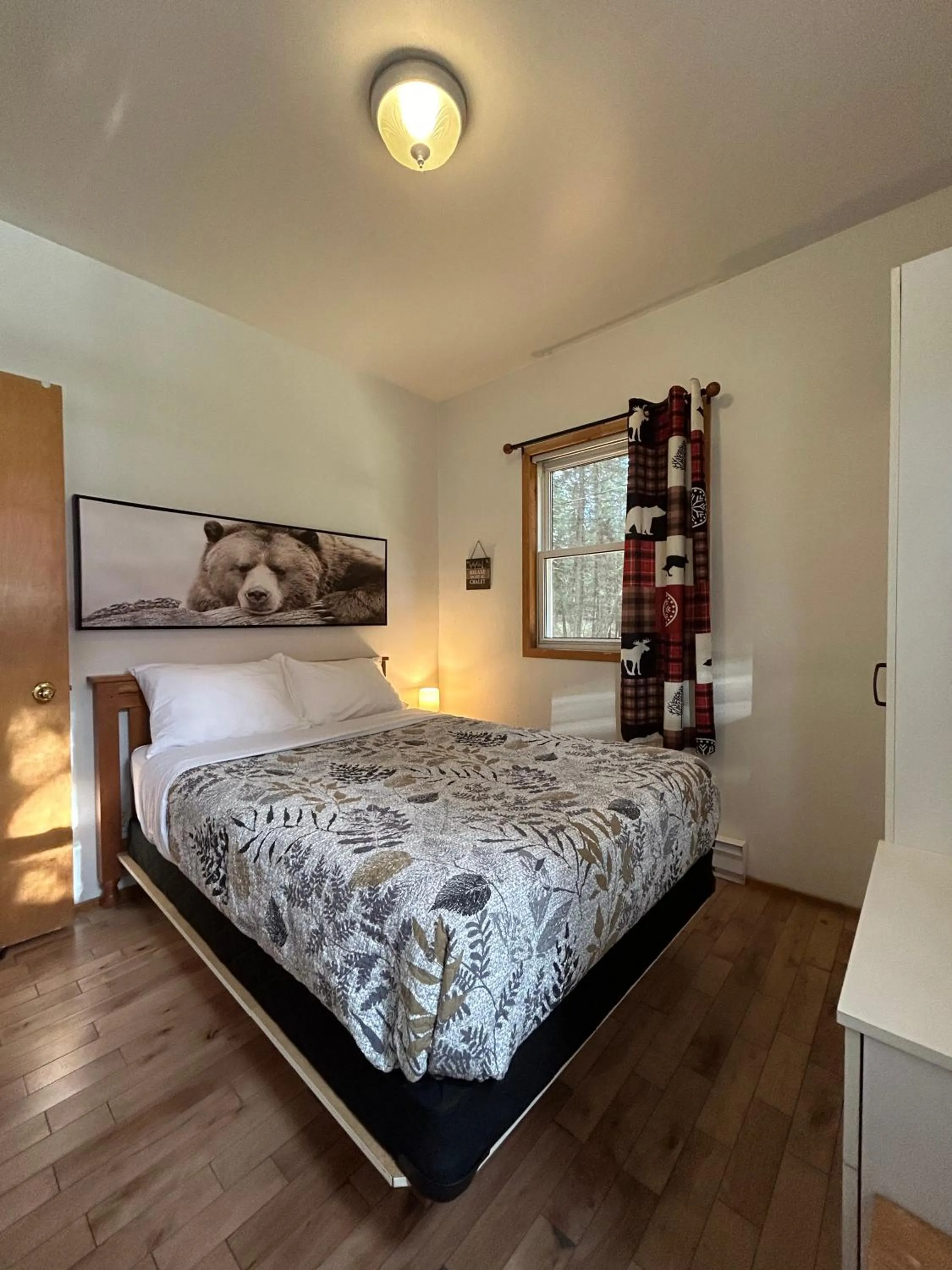 Bedroom, Bed in Camping Chalets Spas Pignons Rouges