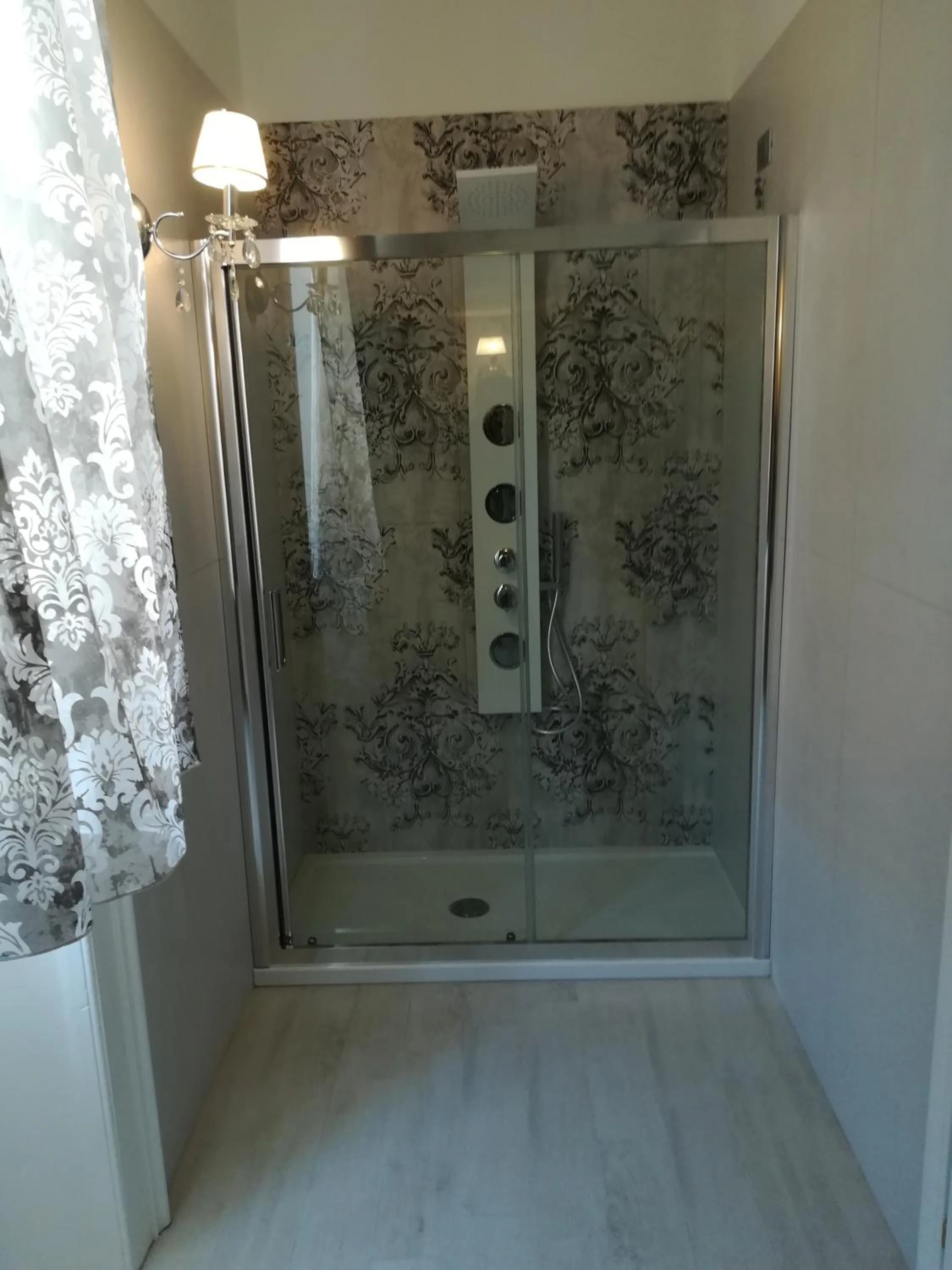 Shower in b&b Giorgia