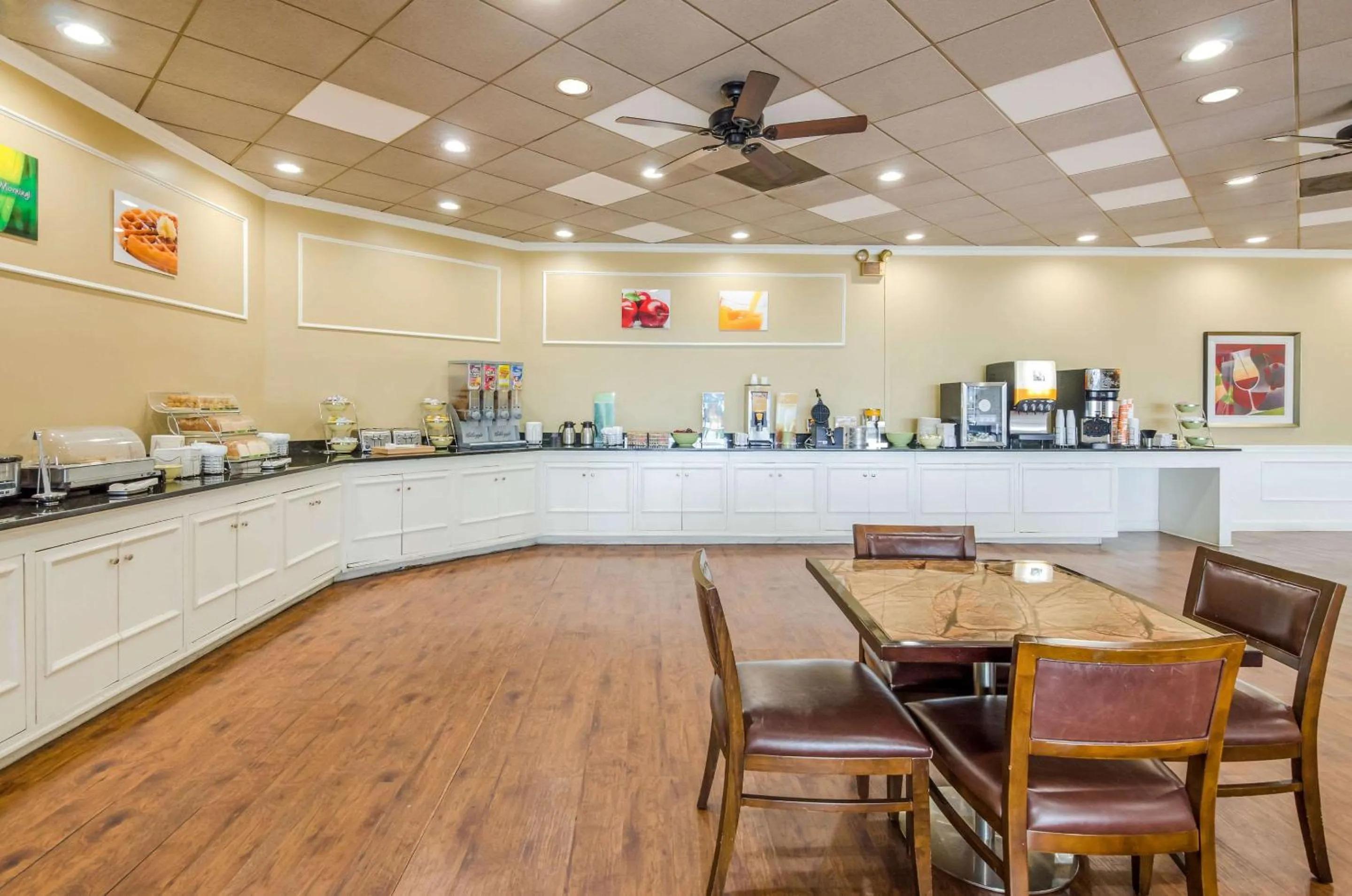 Restaurant/places to eat in Quality Inn Roanoke Airport
