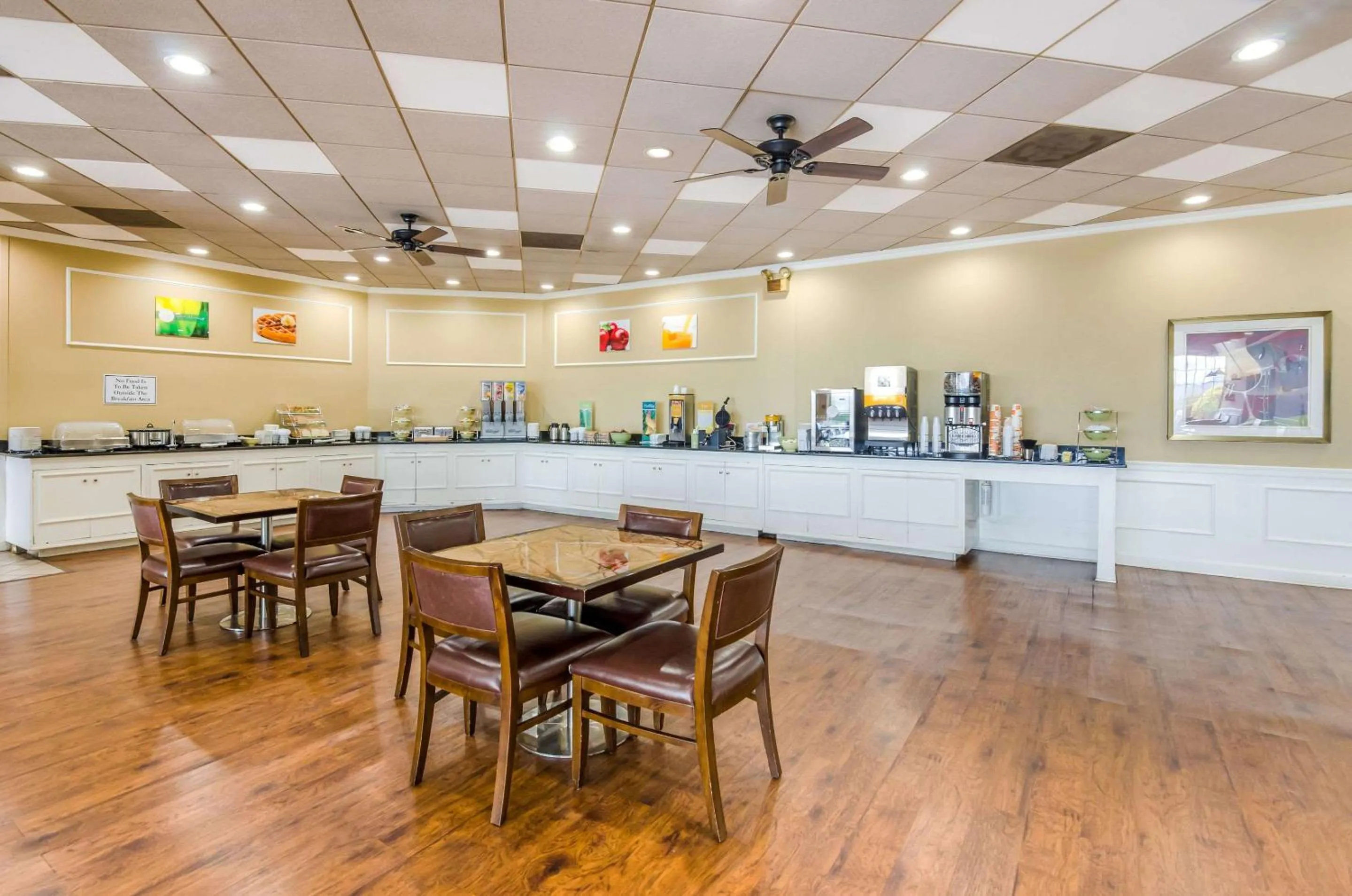 Restaurant/places to eat in Quality Inn Roanoke Airport