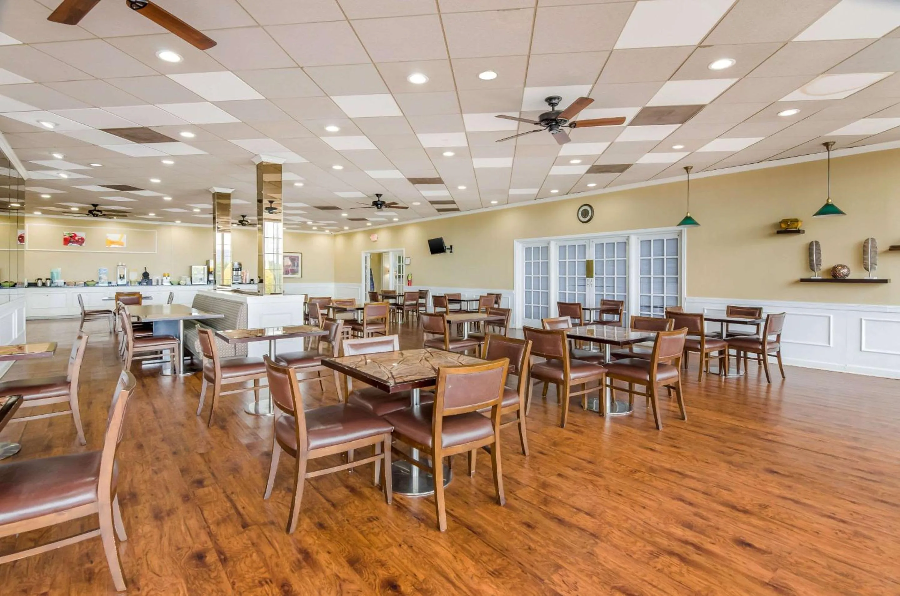 Restaurant/places to eat in Quality Inn Roanoke Airport