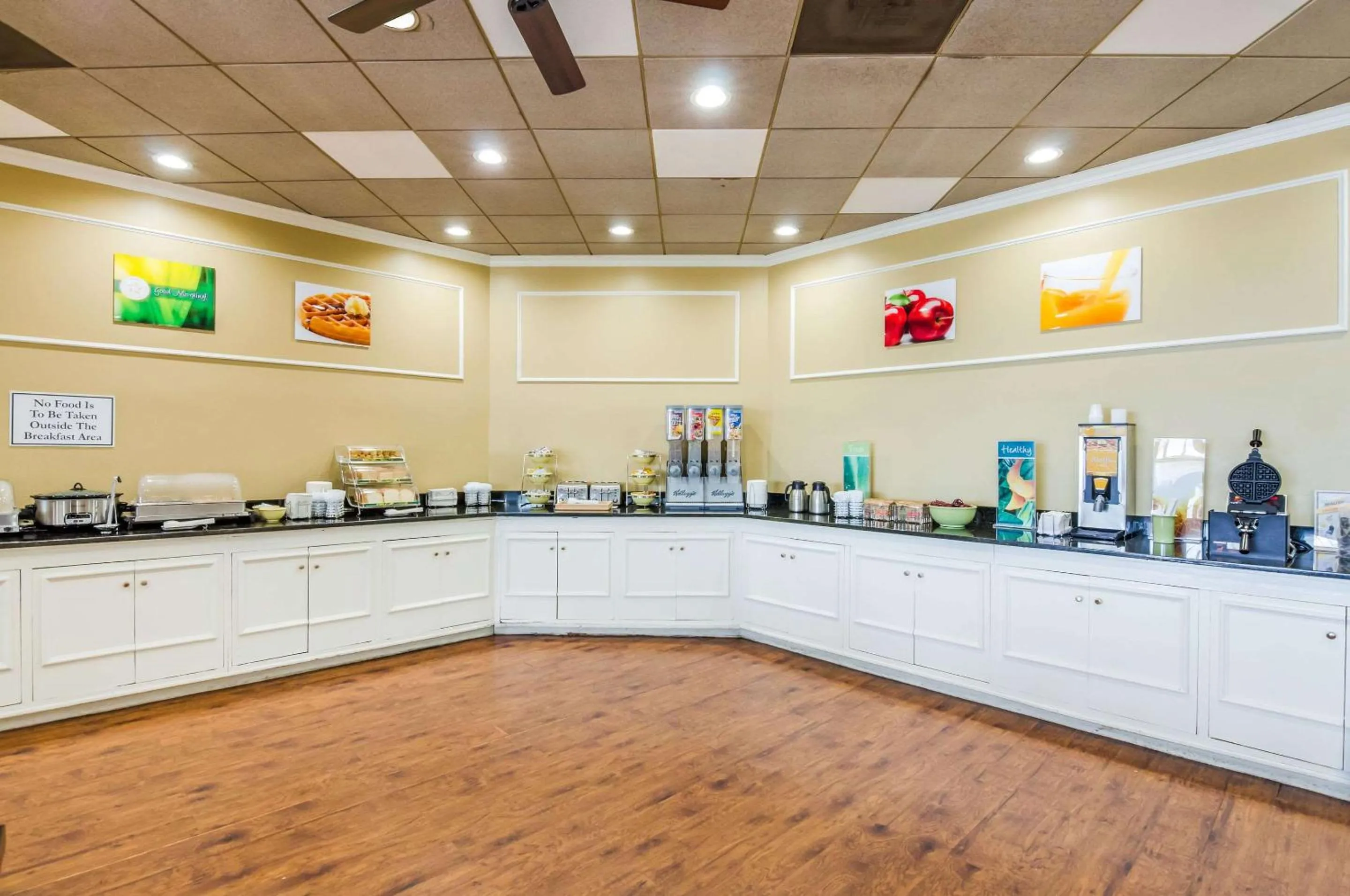 Restaurant/places to eat in Quality Inn Roanoke Airport