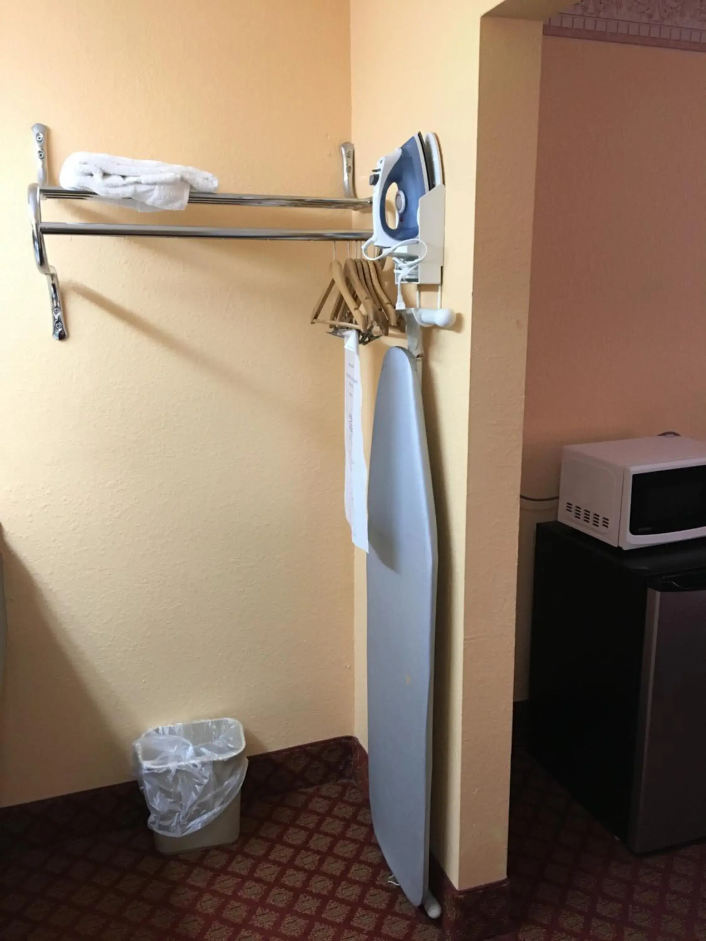 Deluxe Double Room with Two Double Beds - Non-Smoking in Sunset Inn Daytona Beach Deluxe Double Room with Two Double Beds - Non-Smoking in Sunset Inn Daytona Beach