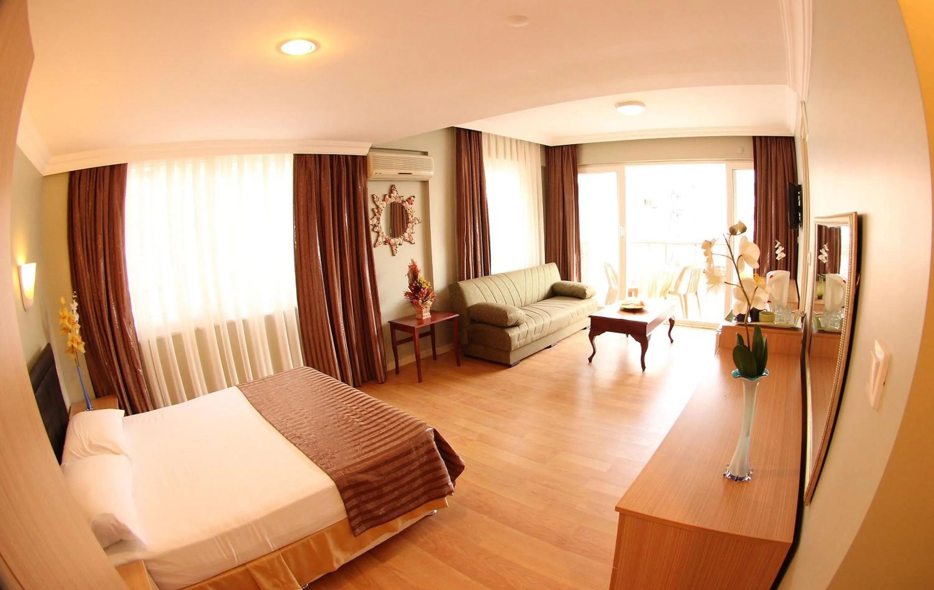 Bedroom, Bed in Hotel Dost