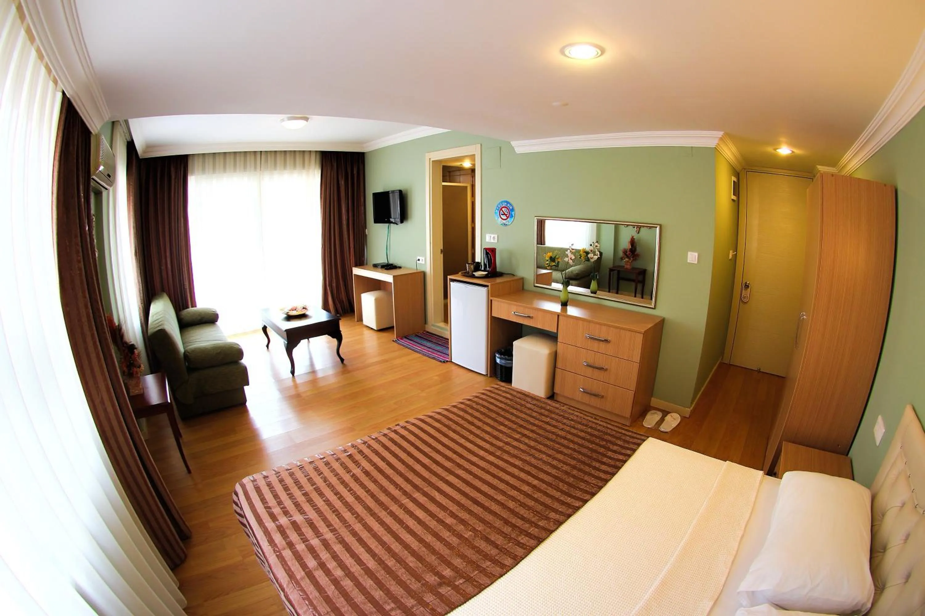 Bedroom, Bed in Hotel Dost