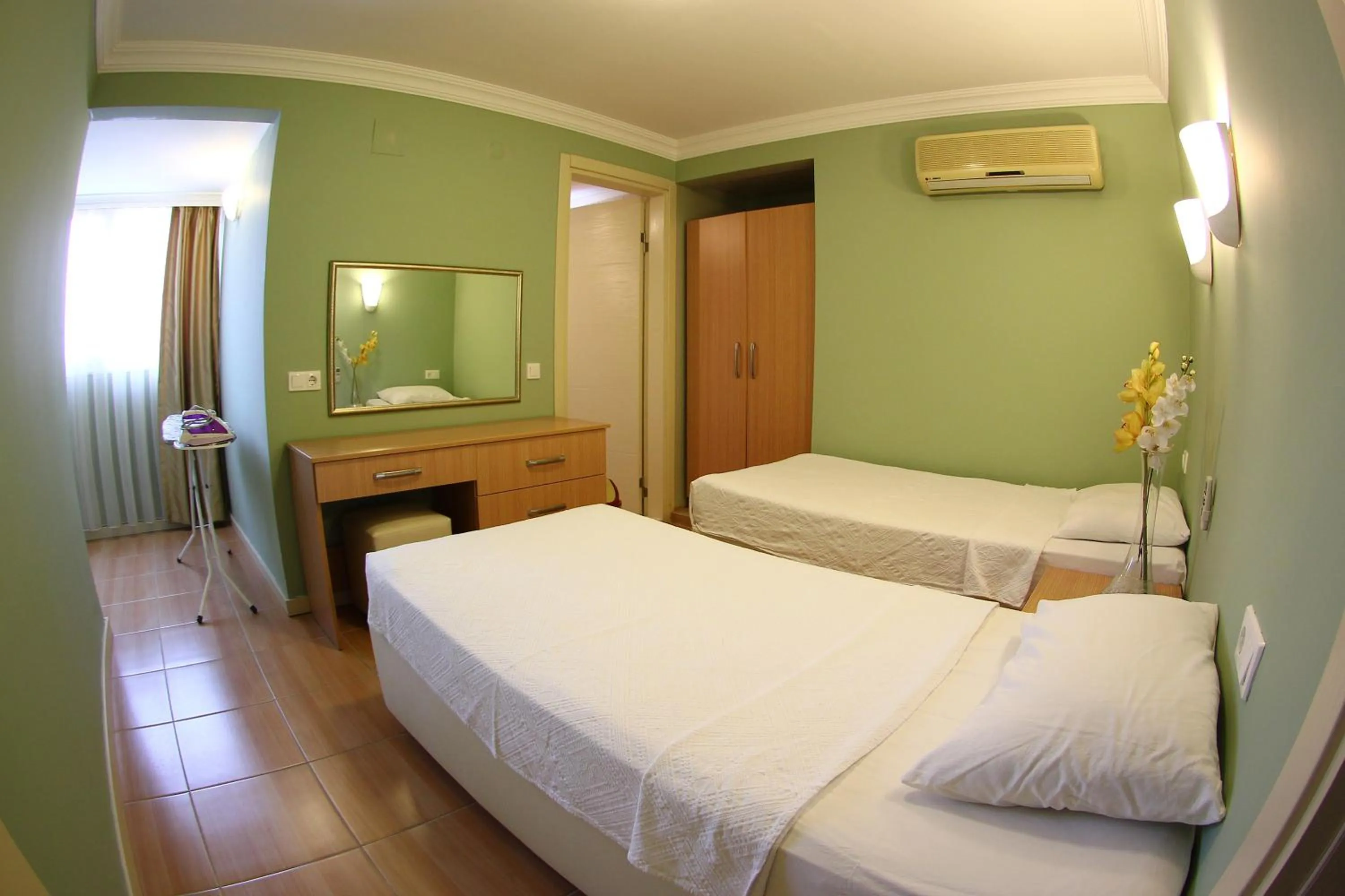 Bedroom, Bed in Hotel Dost