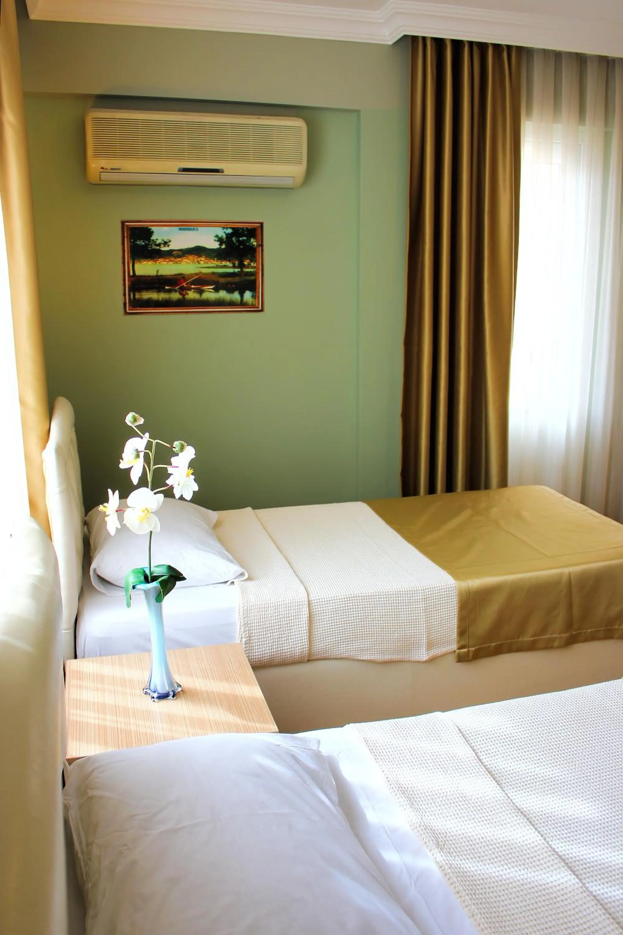 Bedroom, Bed in Hotel Dost